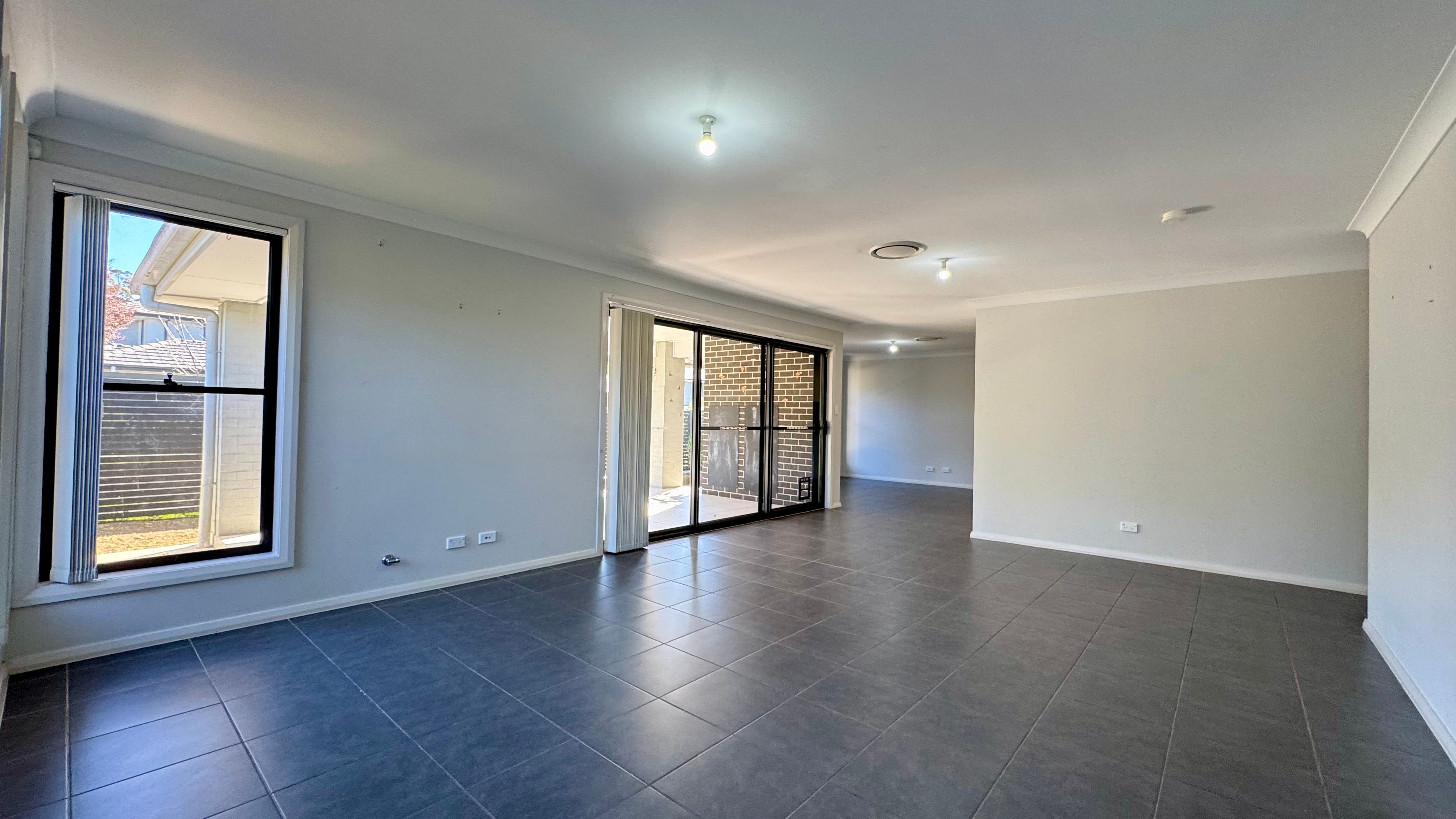 15 Ashgrove Close, JORDAN SPRINGS, NSW 2747