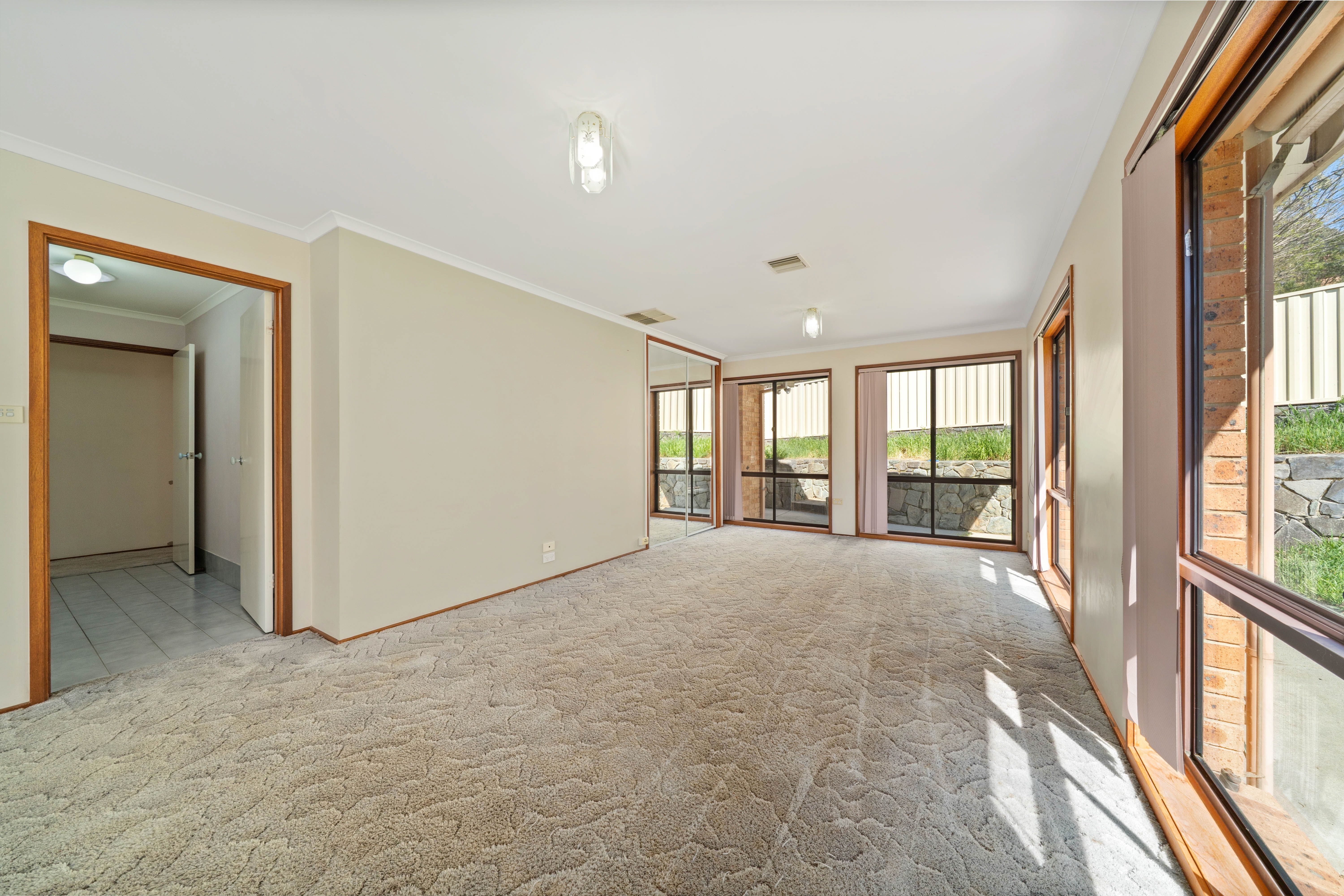 60 Vonwiller Crescent — photo 10 of 25