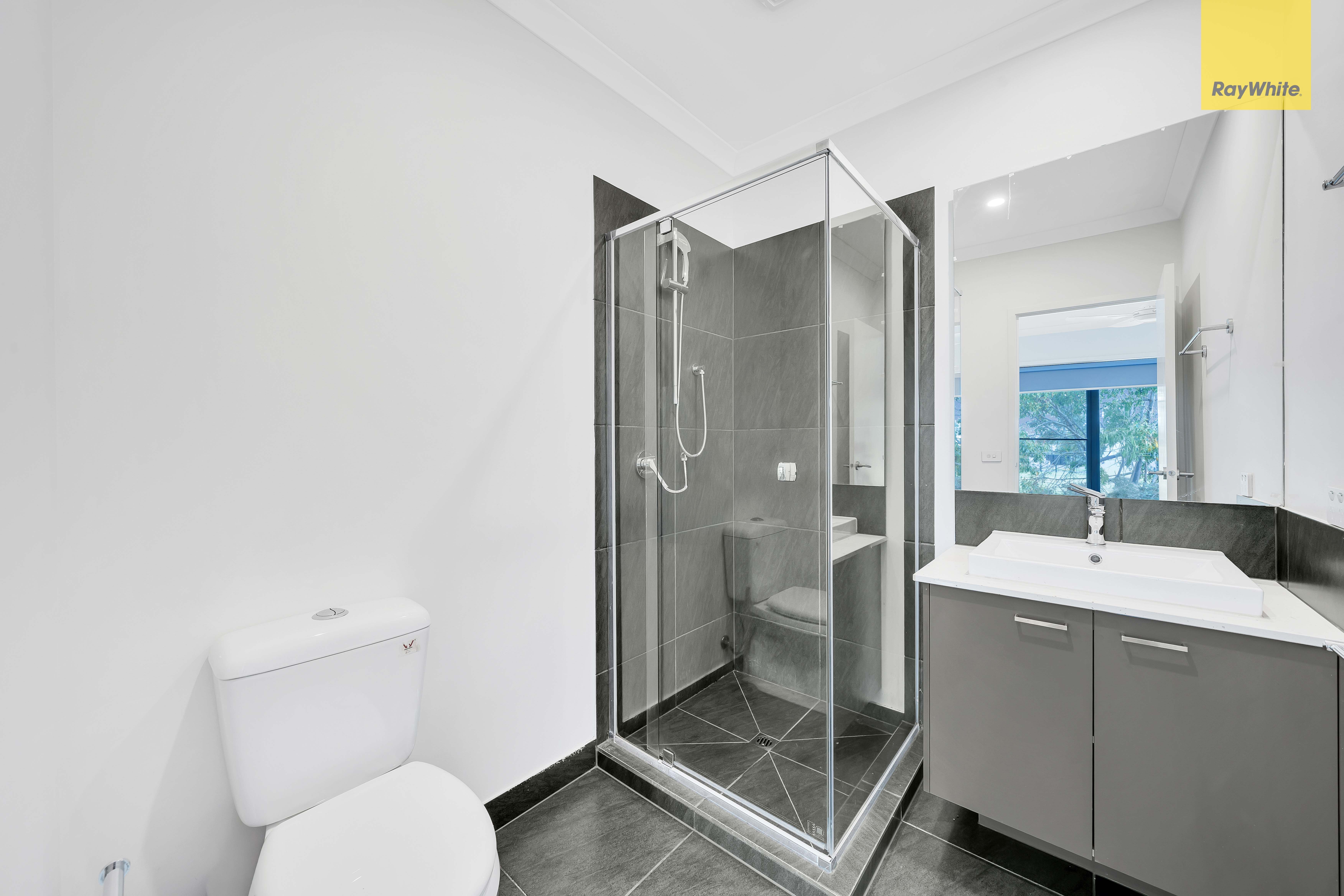 31 Rosebank Walk — photo 13 of 26
