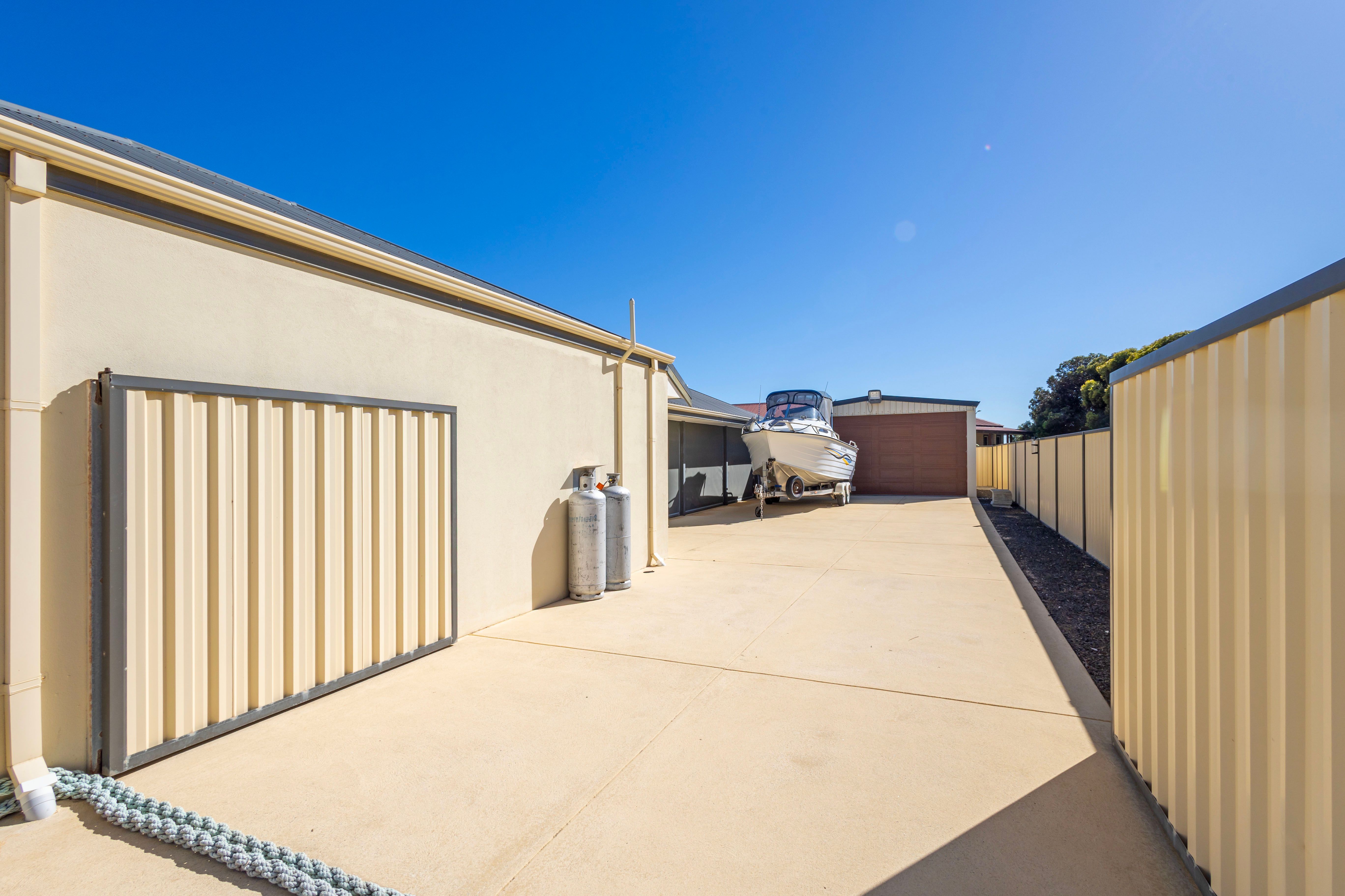 5 Crusoe Crescent — photo 6 of 30