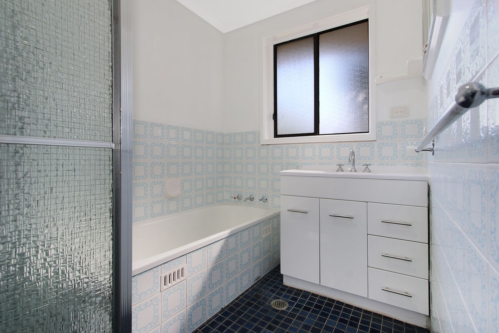 562 Brown Street — photo 6 of 8