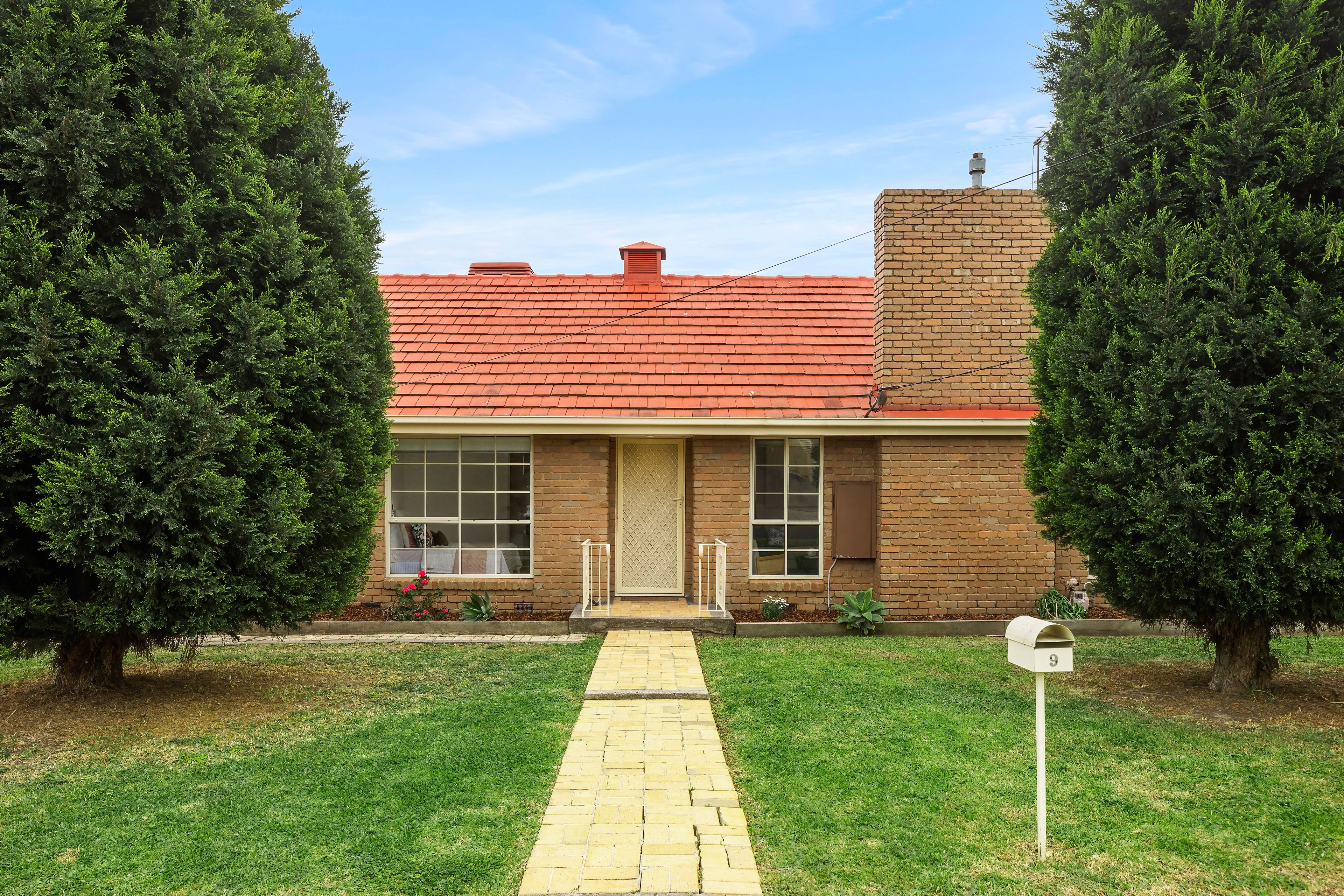 9 Dunbar Court — photo 3 of 28
