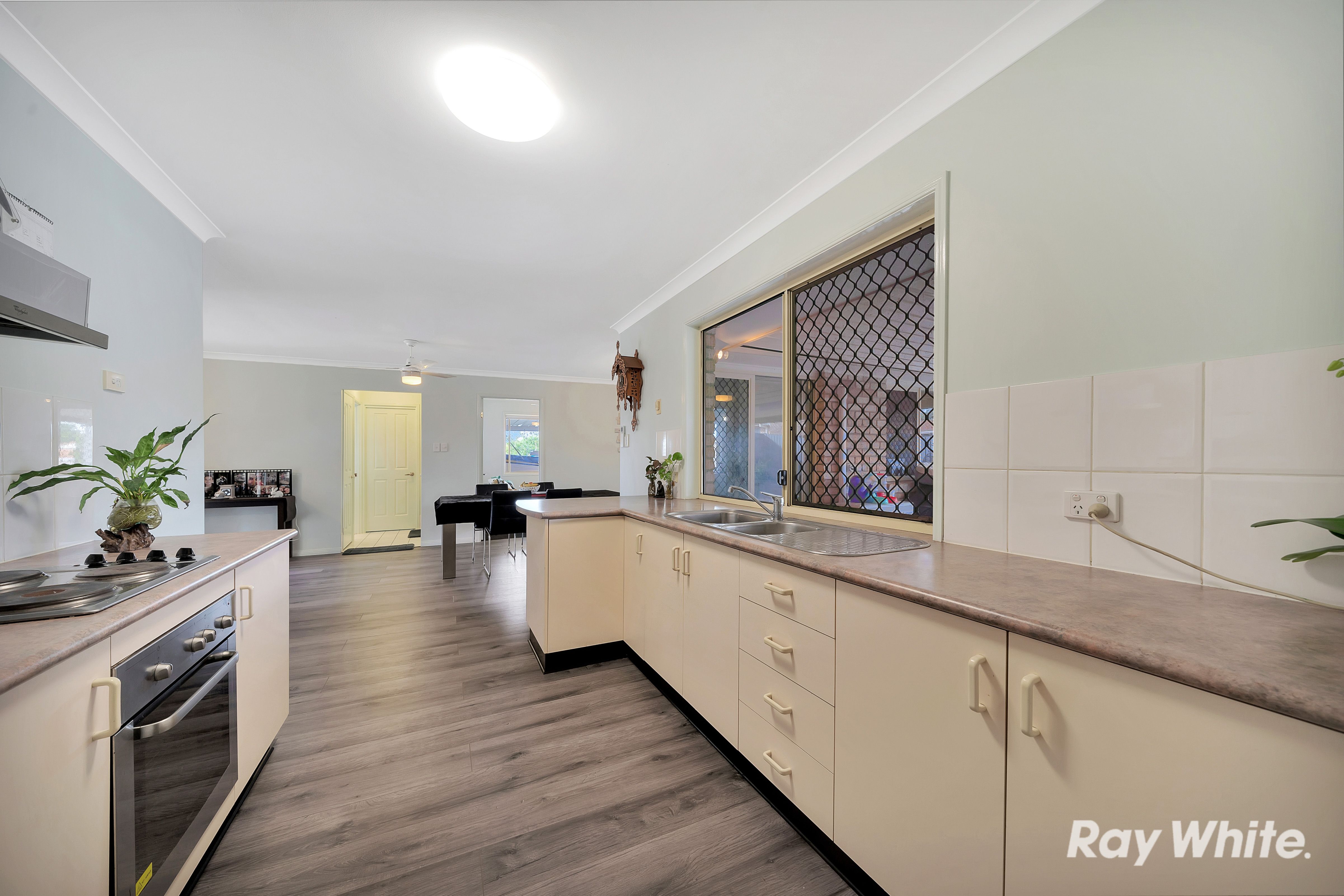 14 Robert South Drive, Crestmead, QLD 4132