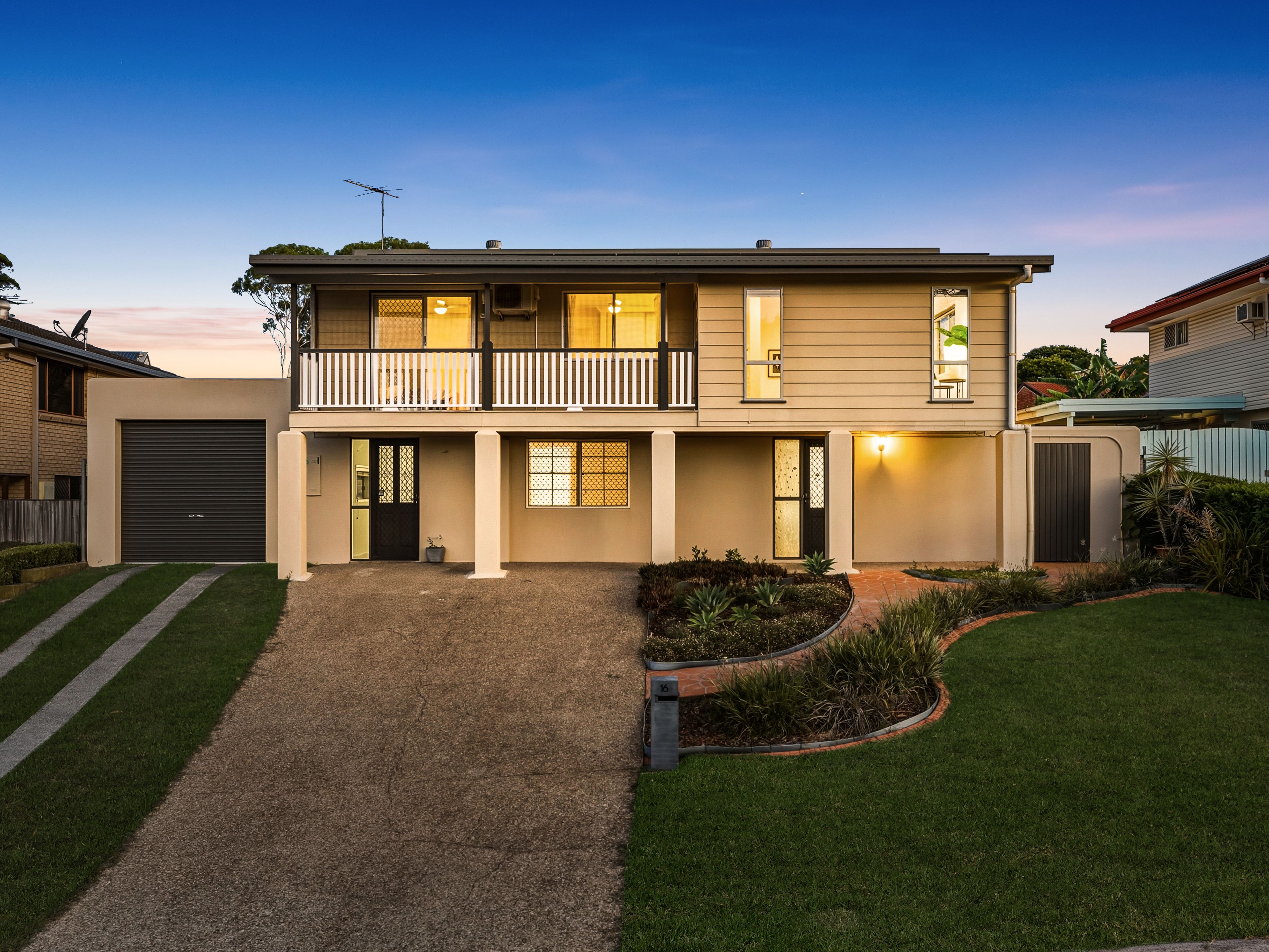 16 Balonne Street