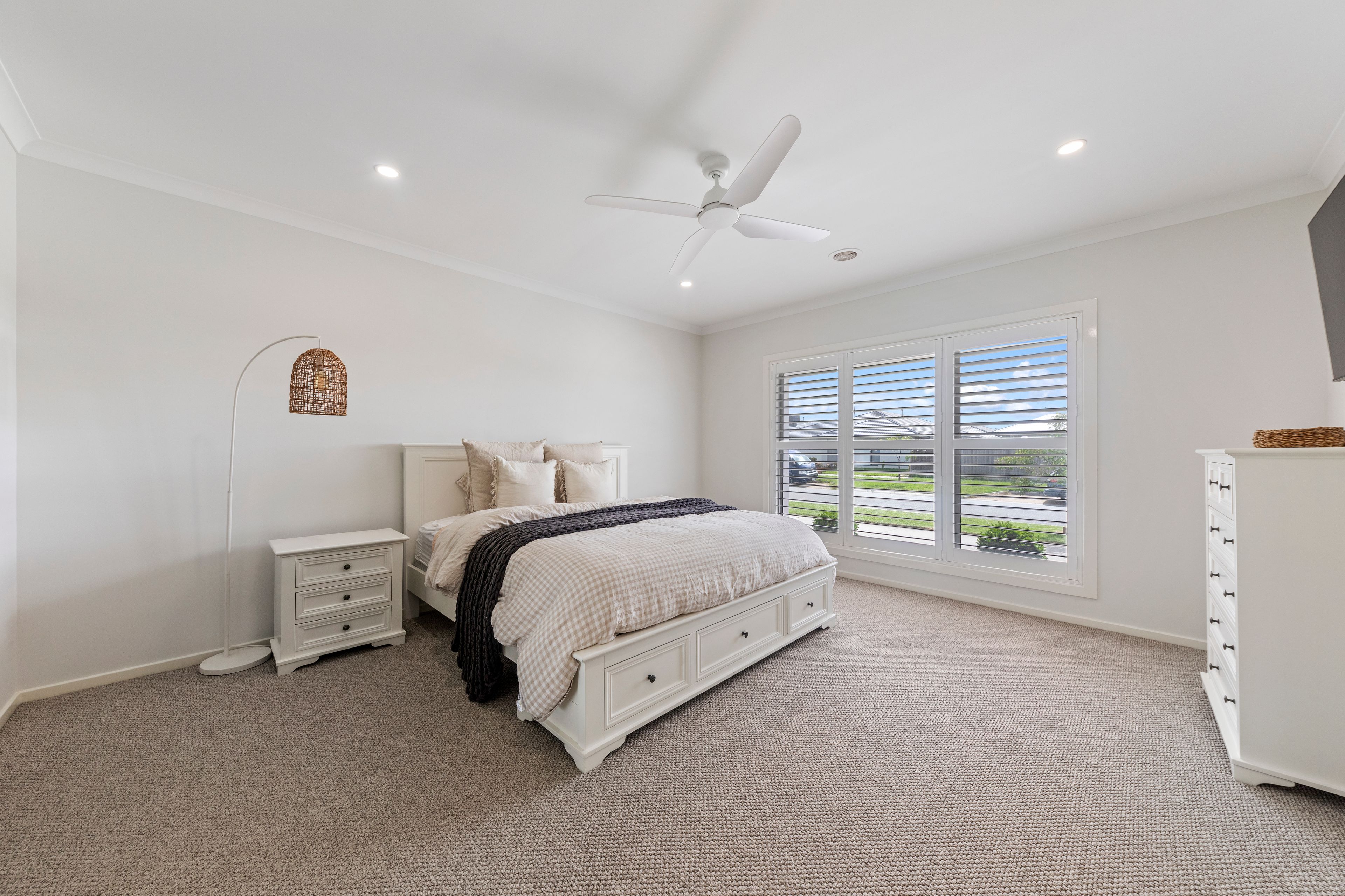 32 Heytesbury Drive, Officer South, VIC 3809