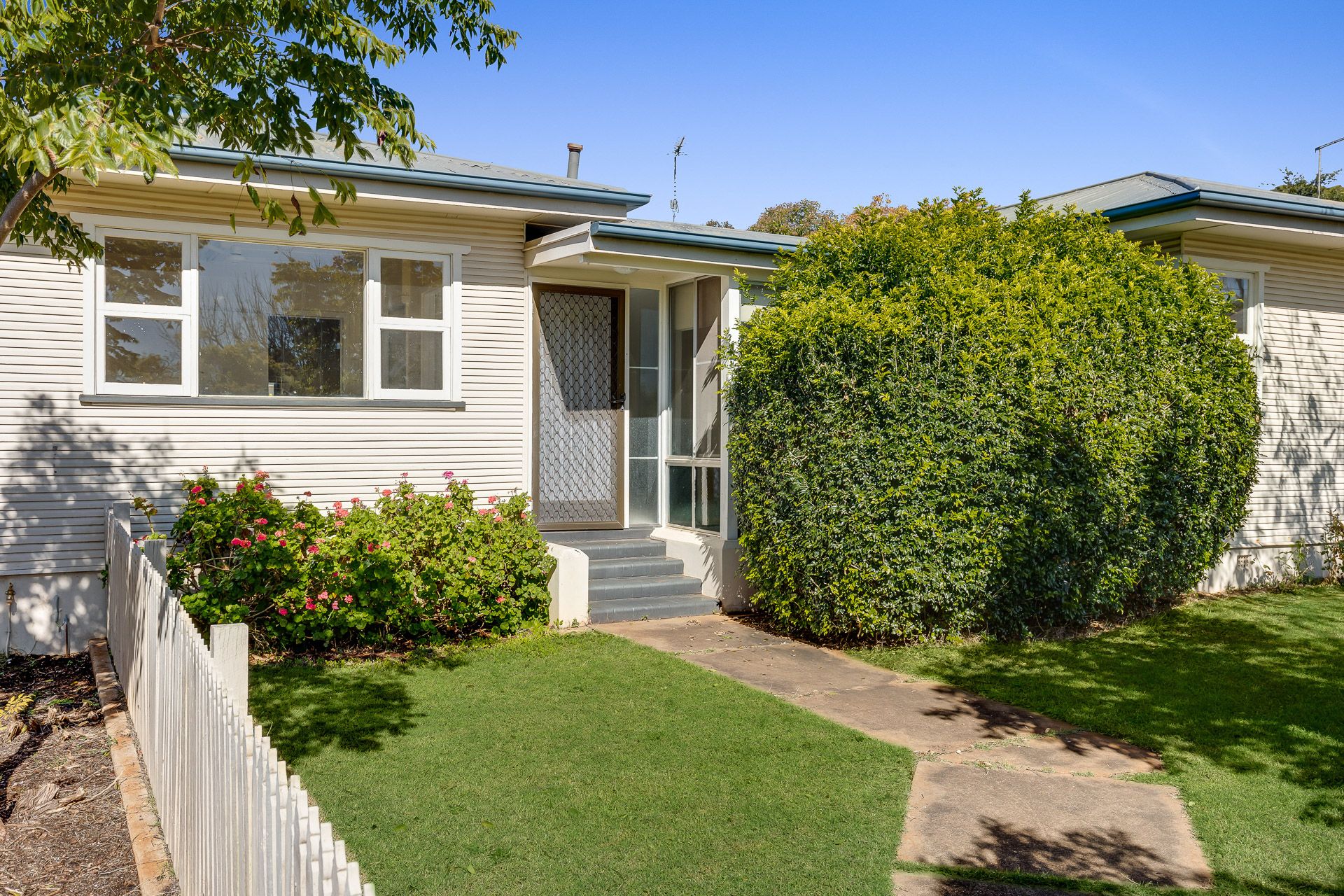 6 Stehn Street, Harristown, QLD 4350