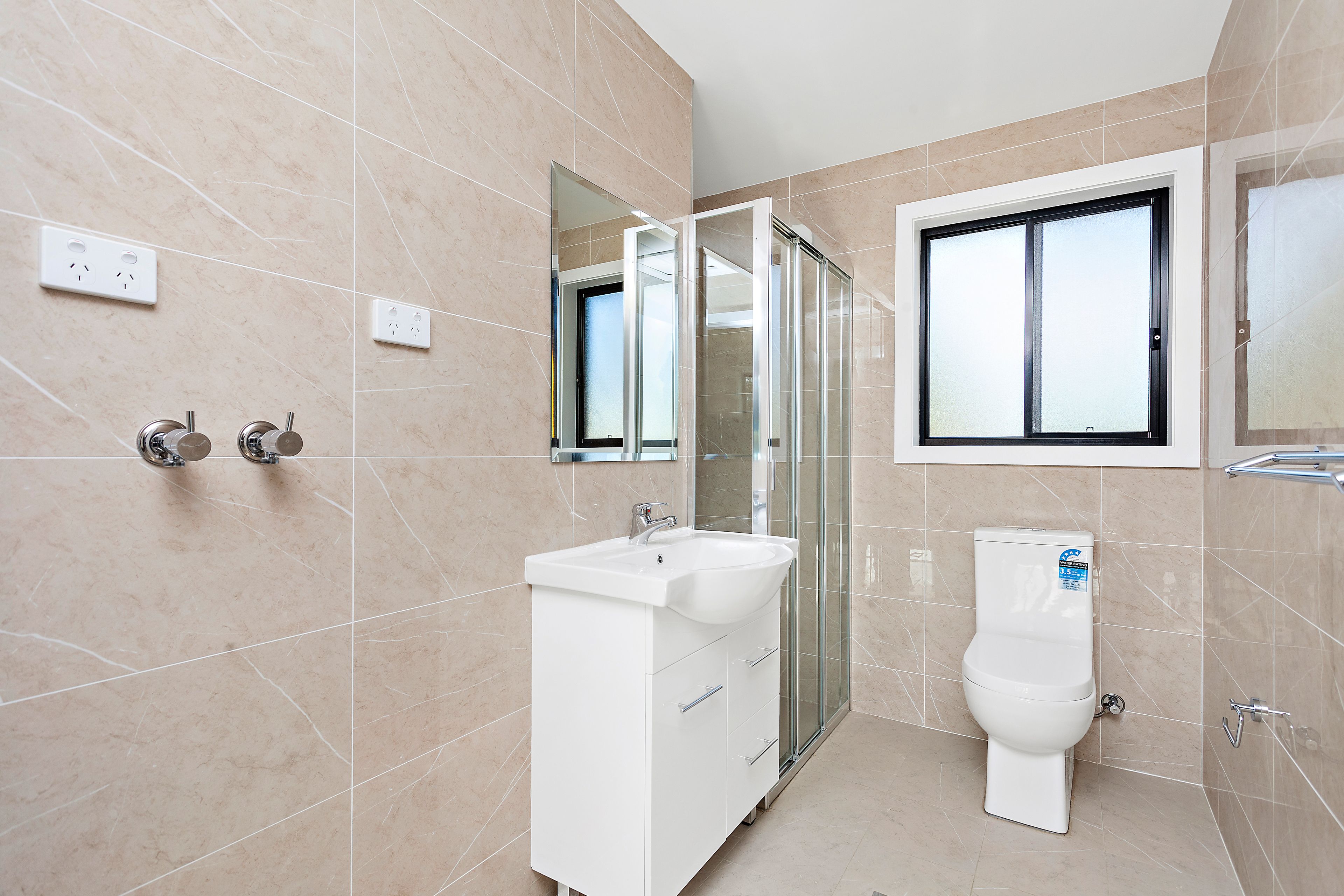 2/5 Chapman Street, Unanderra, NSW 2526