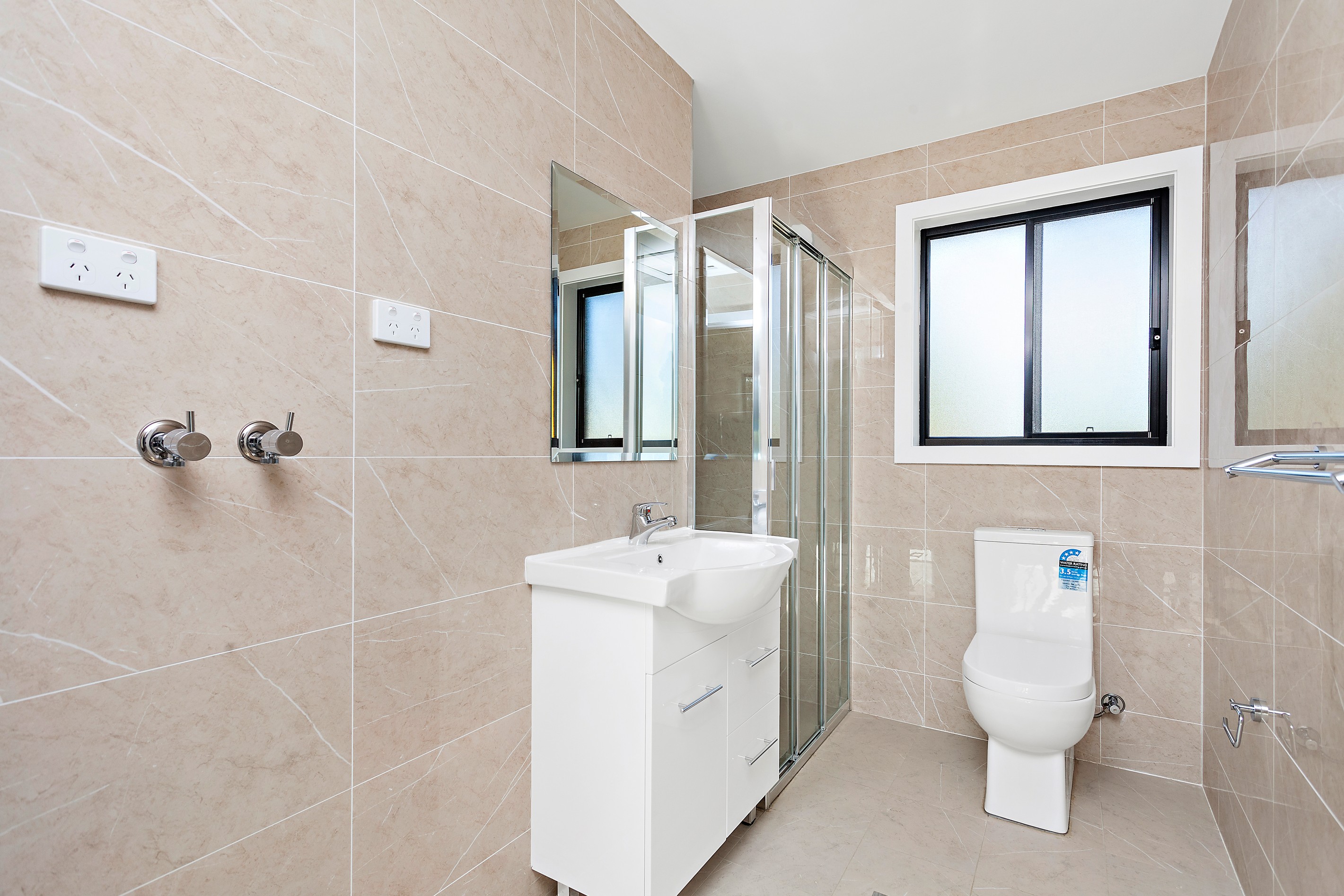 2/5 Chapman Street, Unanderra, NSW 2526
