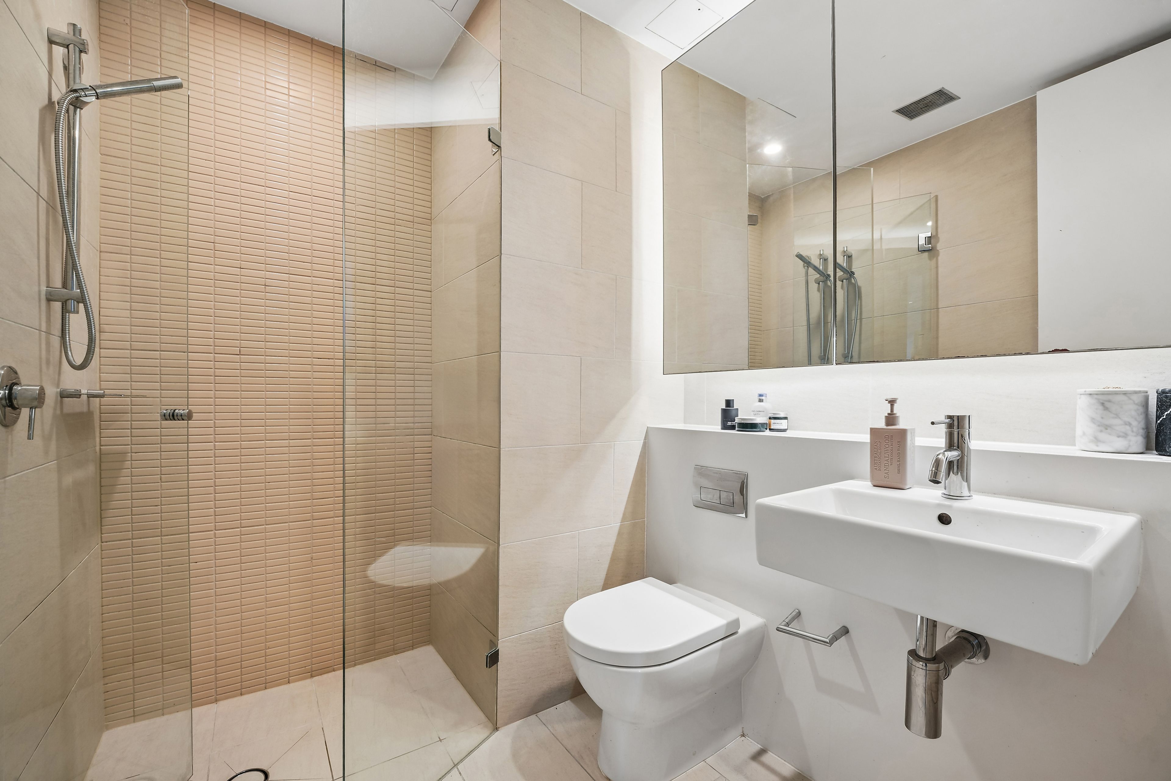 516/4 Neild Avenue — photo 6 of 10