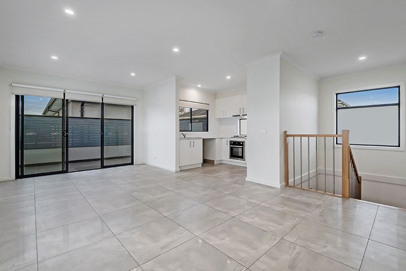 2/5 Harbury Street, Reservoir, VIC 3073