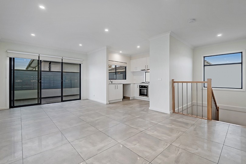 2/5 Harbury Street, Reservoir, VIC 3073