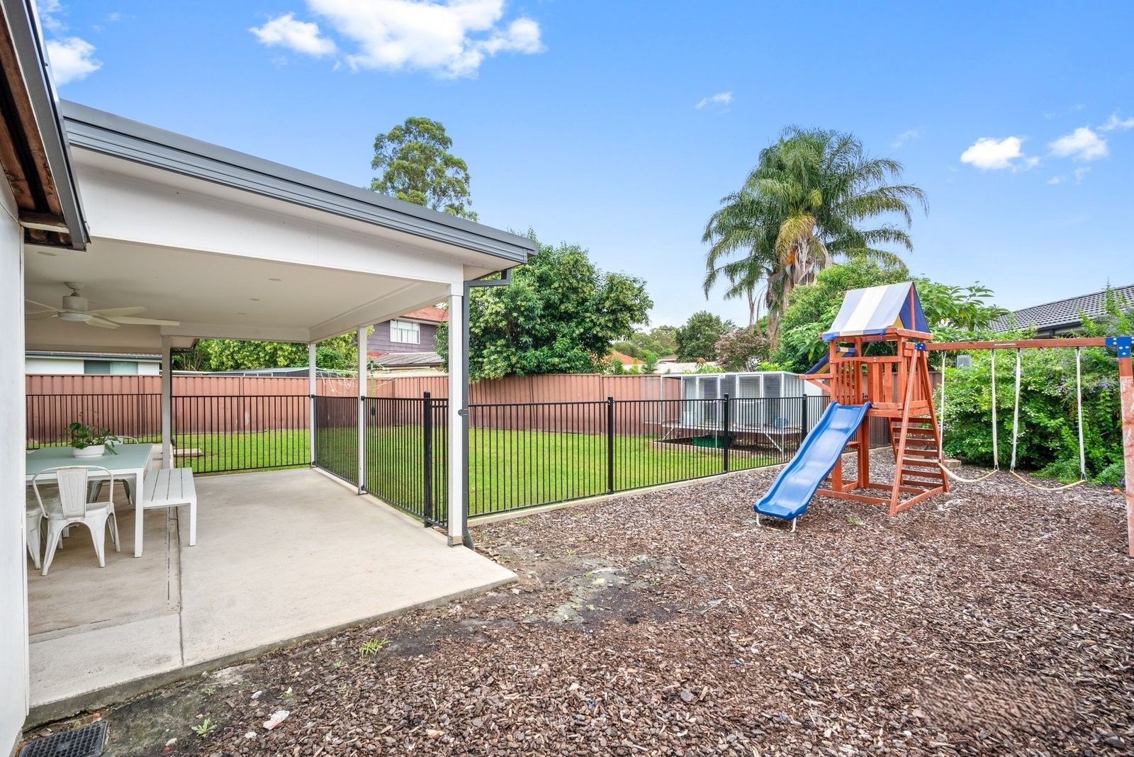 19 Isabella Street — photo 10 of 11