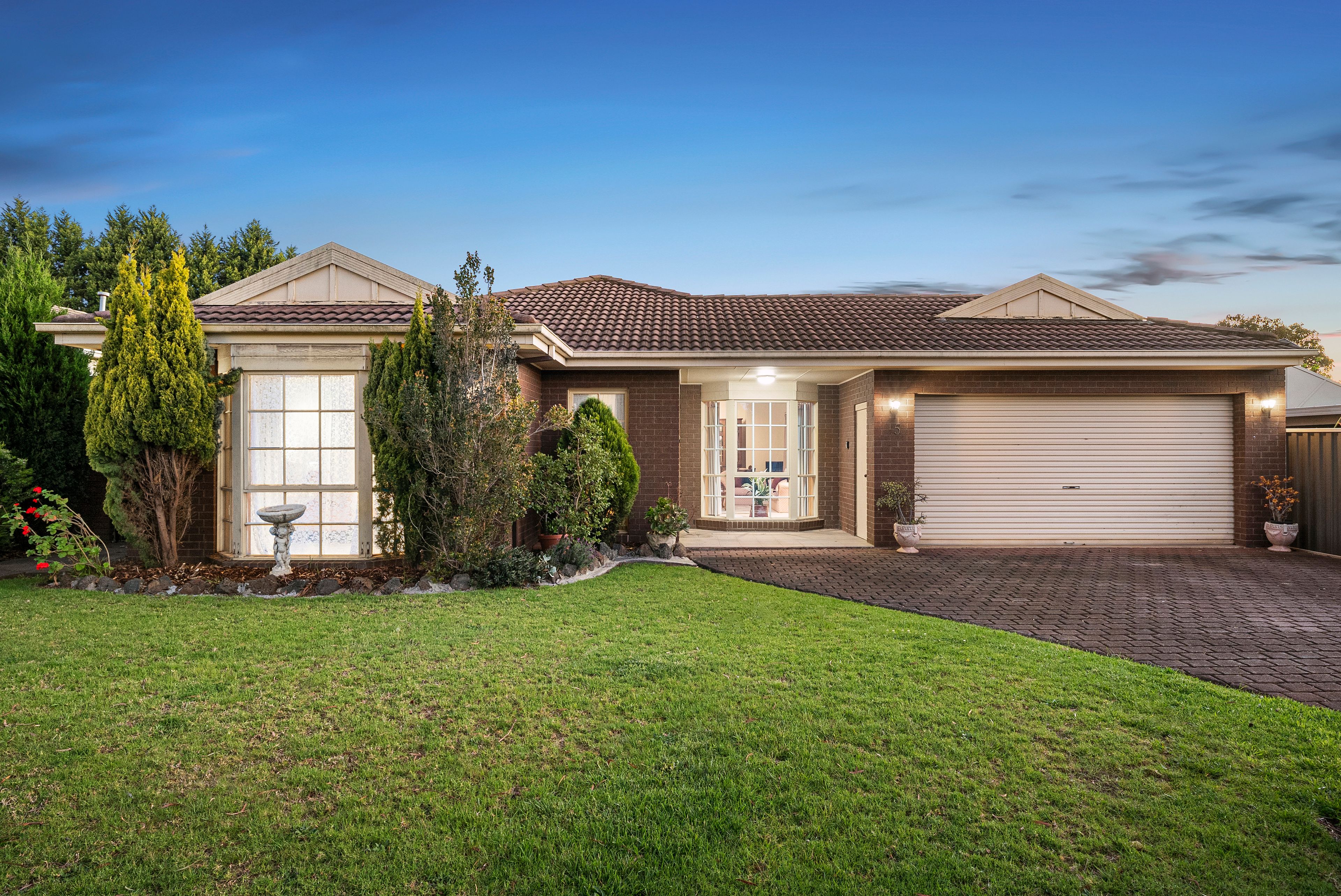 5 Waradgery Drive, Rowville, VIC 3178