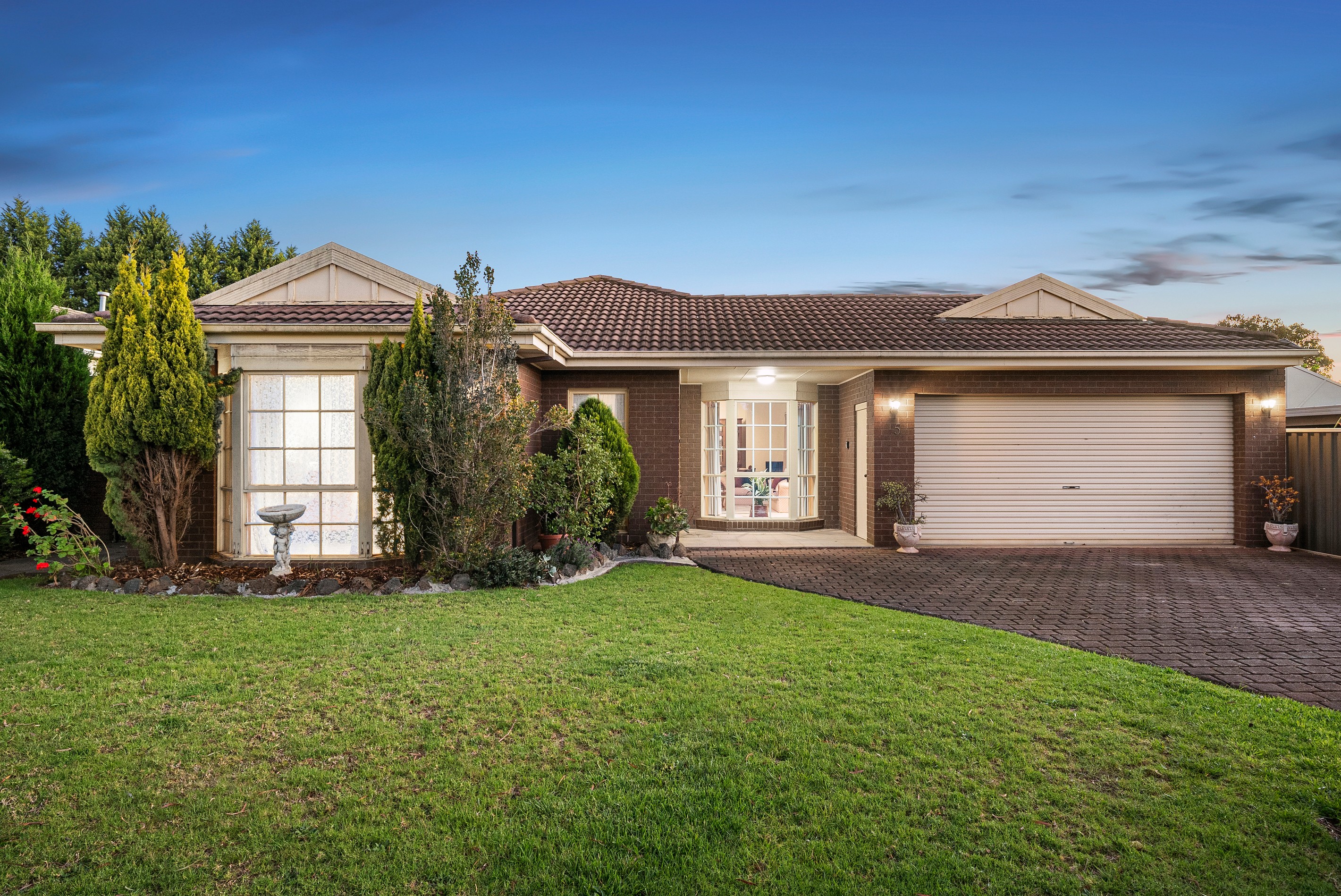 5 Waradgery Drive, Rowville, VIC 3178