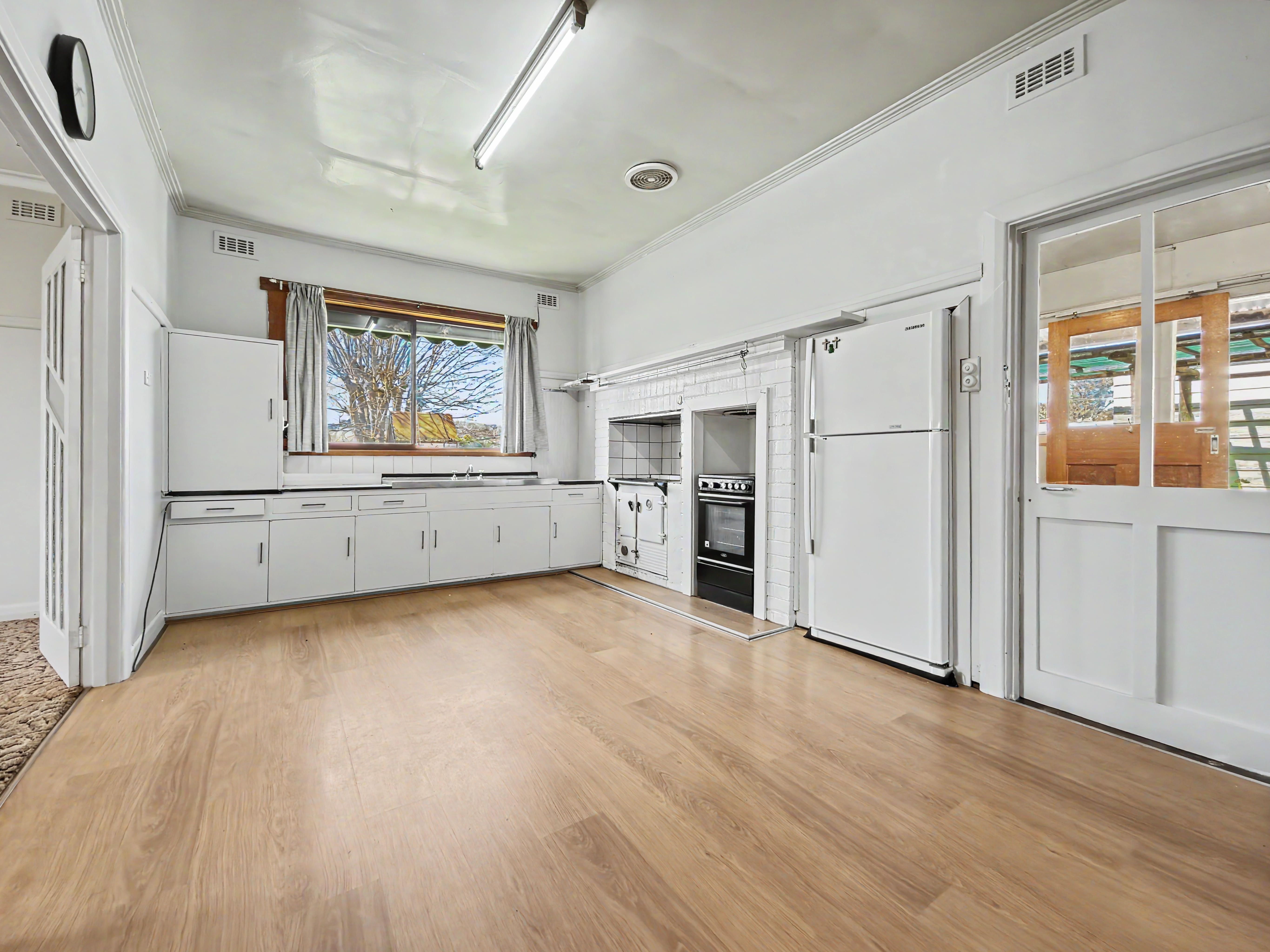 199 Hanson Street — photo 5 of 16