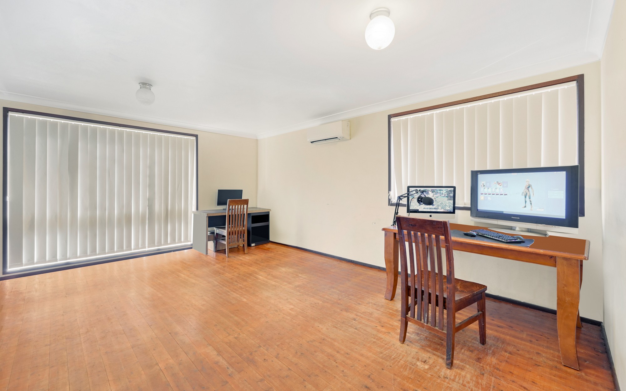 16 Larapinta Crescent, St Helens Park, NSW 2560