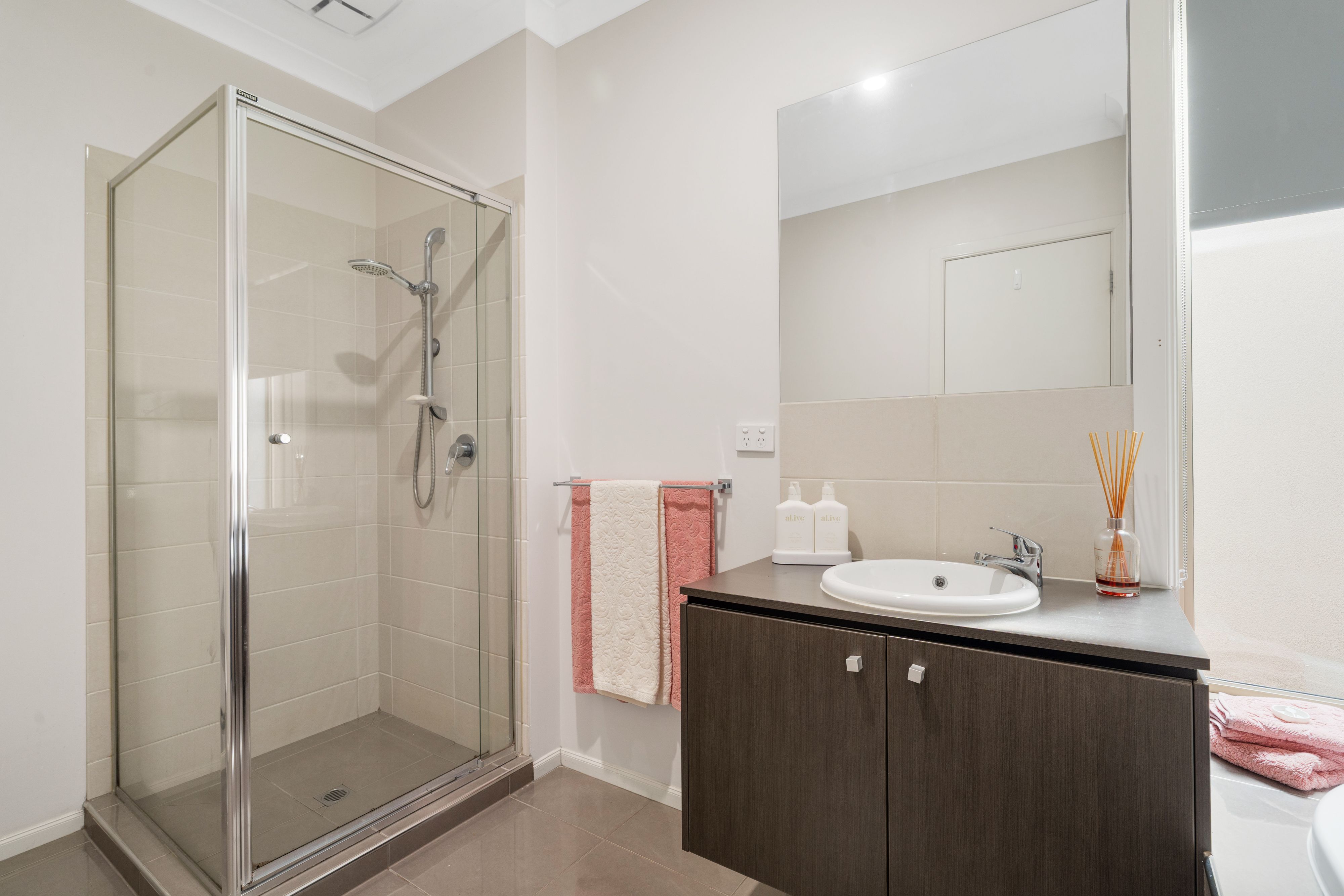 15 Penfold Street — photo 7 of 13