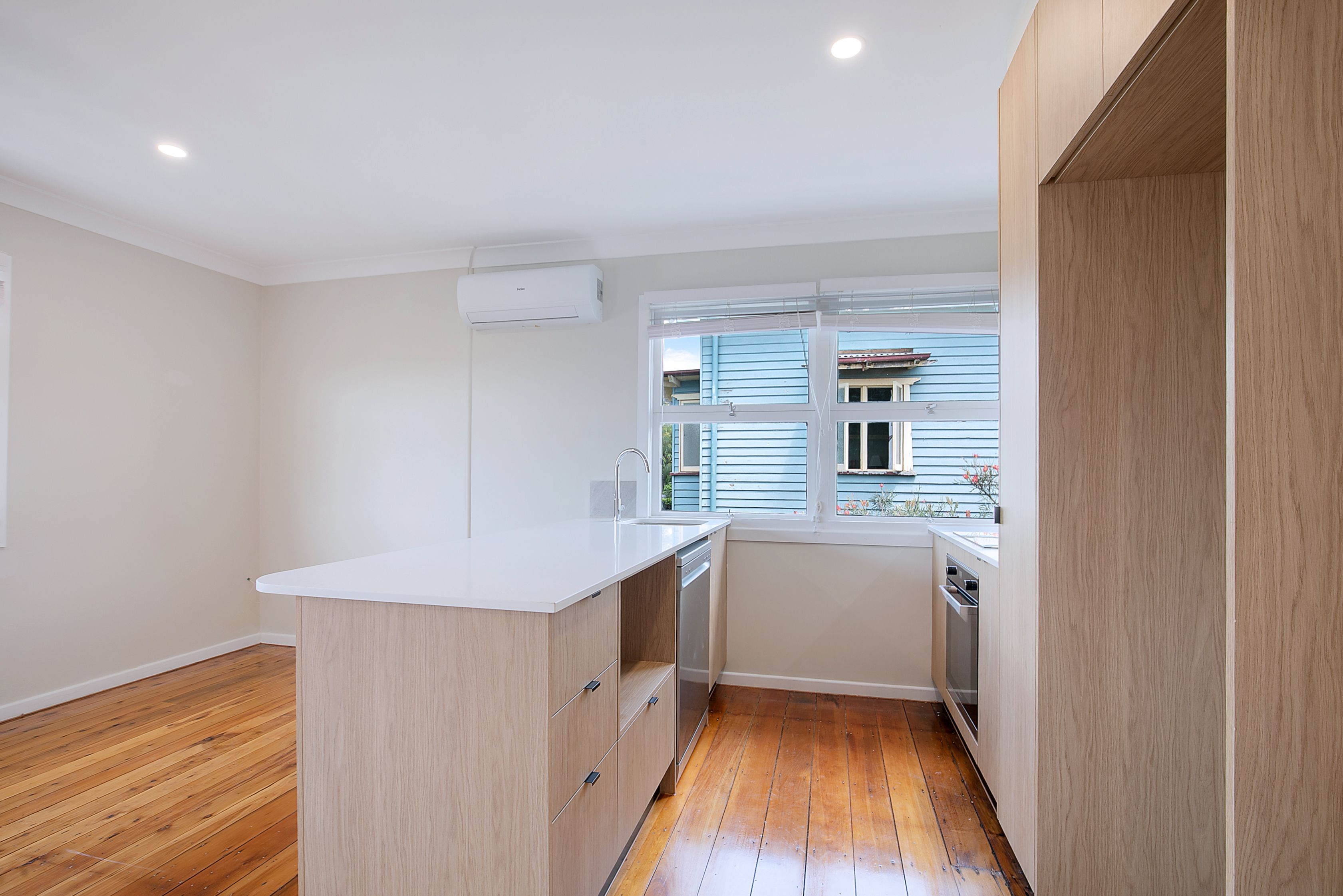 28 Hilda Street — photo 3 of 12