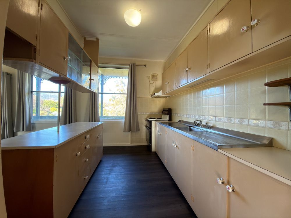 18 Chisholm Street — photo 8 of 13