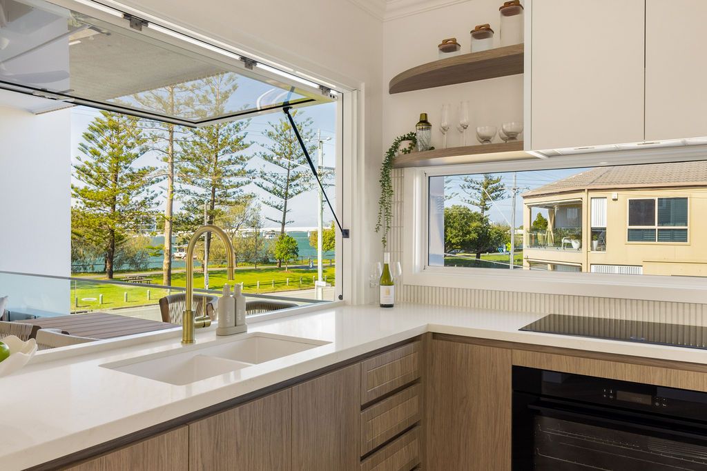 Townhouse for Sale - 3/84 The Esplanade, Paradise Point, QLD 4216 image 2