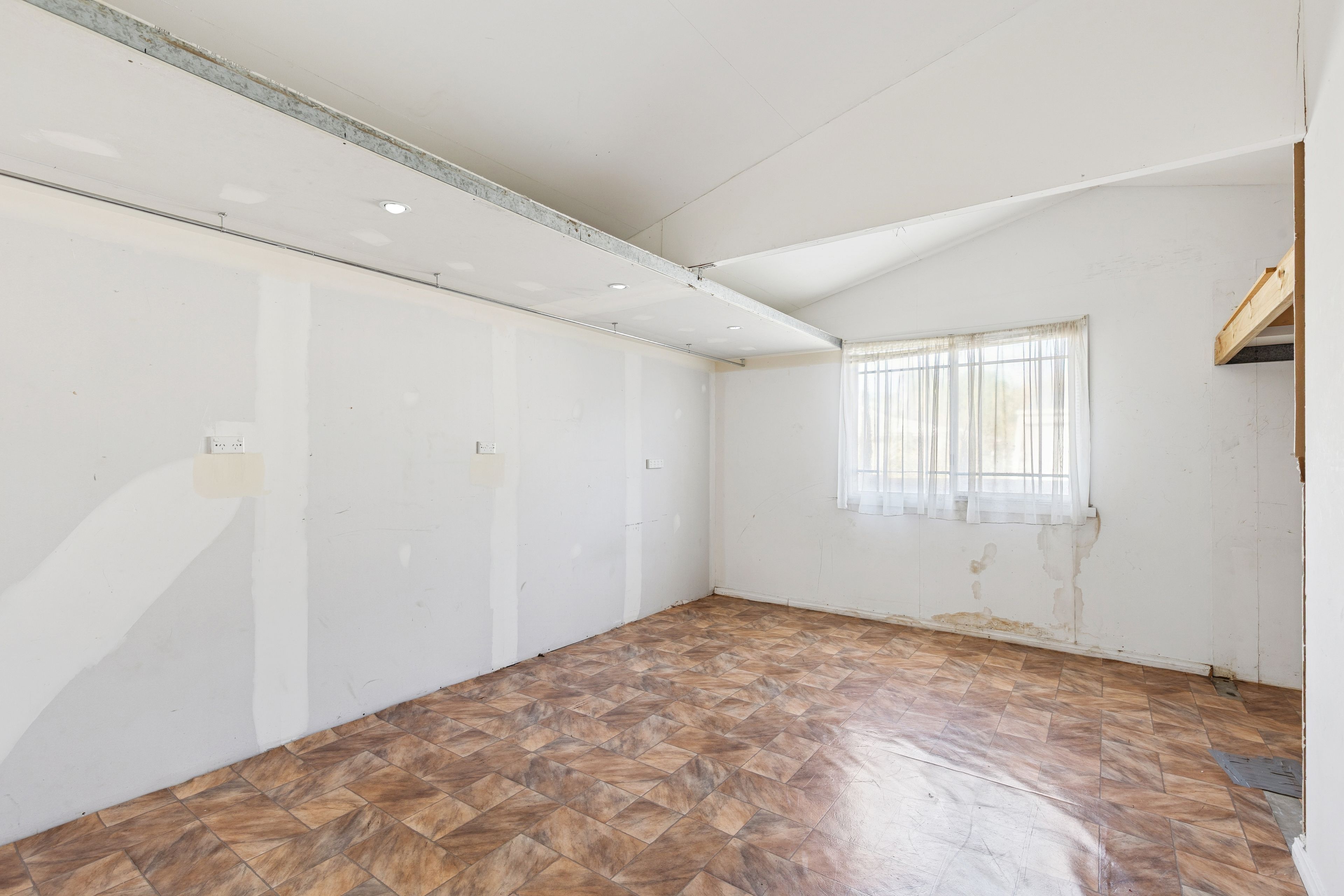 10 Orana Street — photo 11 of 15