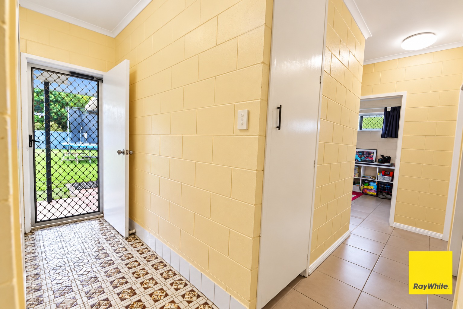 23 Nephrite Street — photo 9 of 14