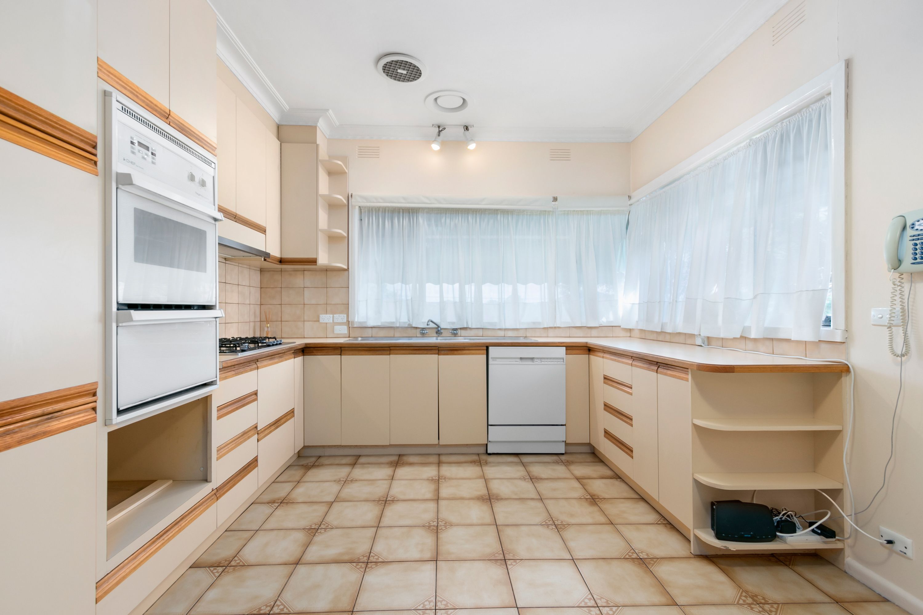 2 Lorraine Drive, Burwood East, VIC 3151