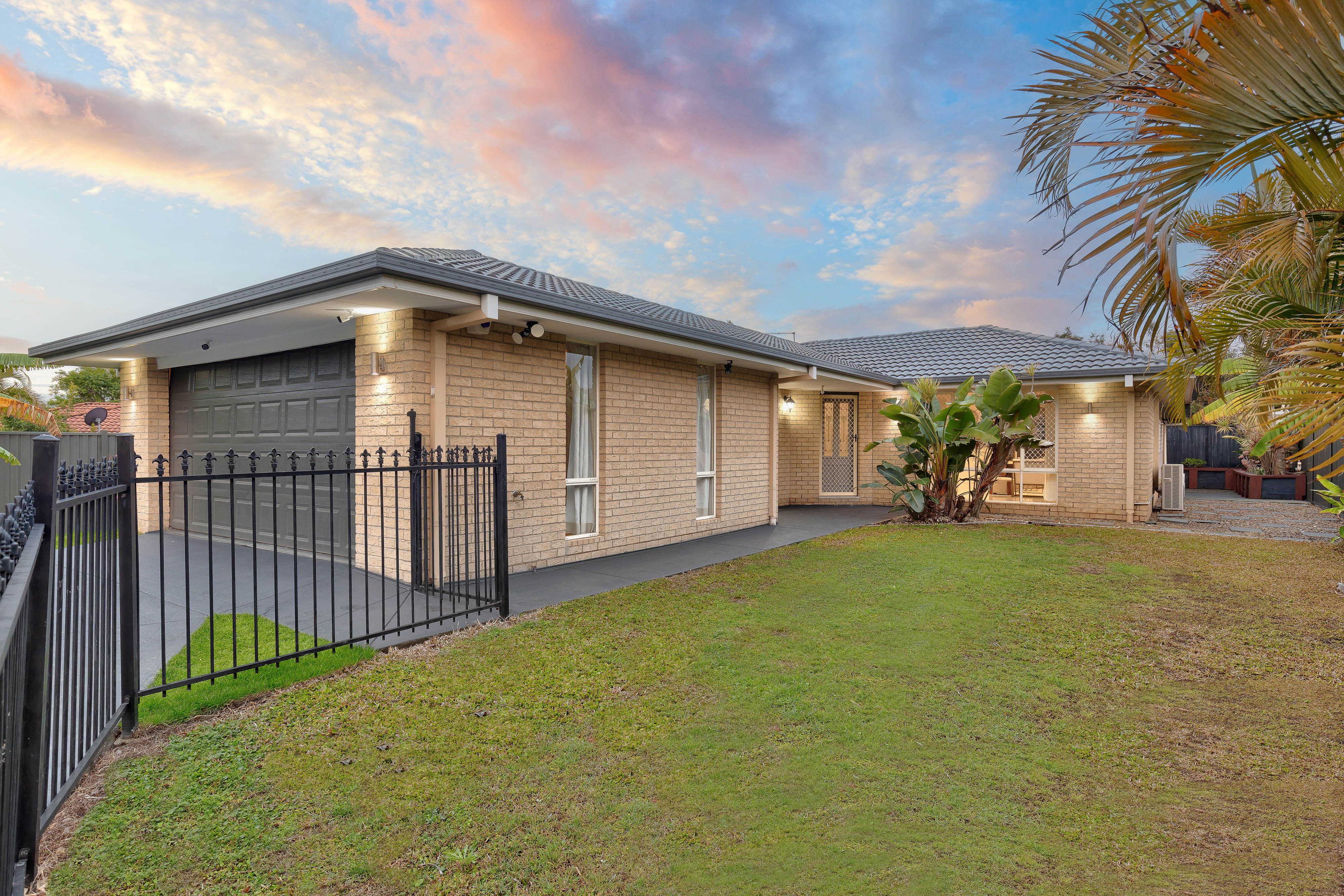 8 Cleland Court, Parkinson, QLD 4115