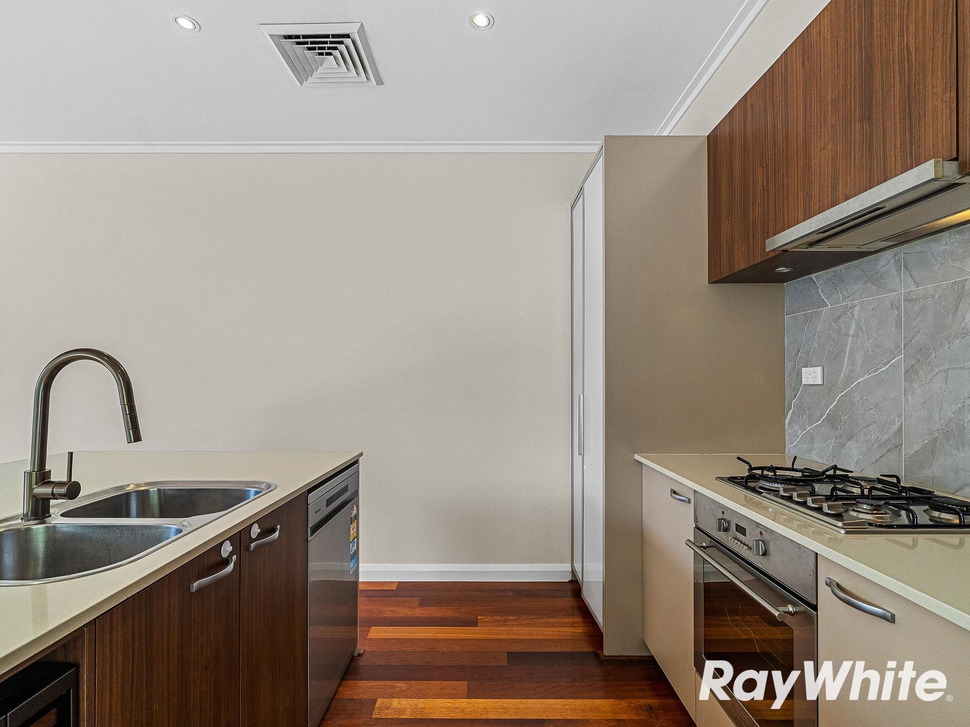 14 Whitley Place — photo 7 of 25