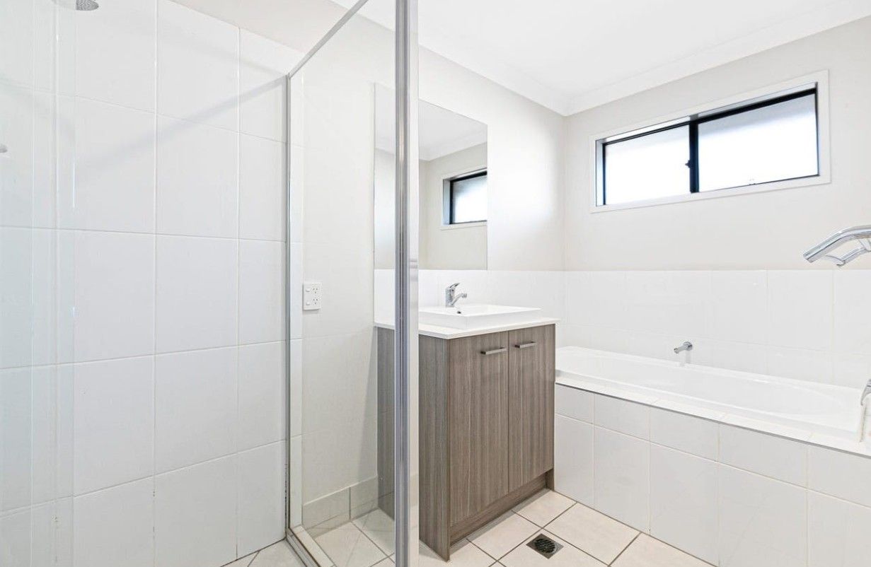 61 Chelsea Crescent — photo 9 of 11