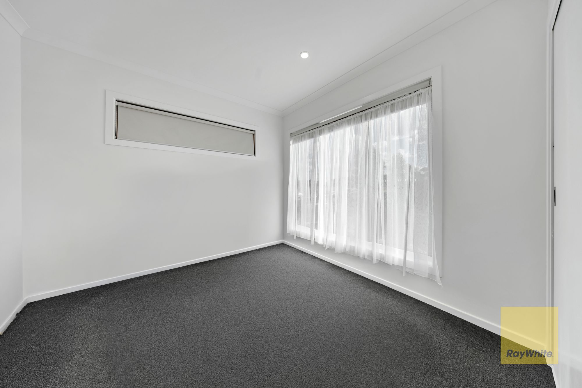 21 Rodway Walk — photo 10 of 16