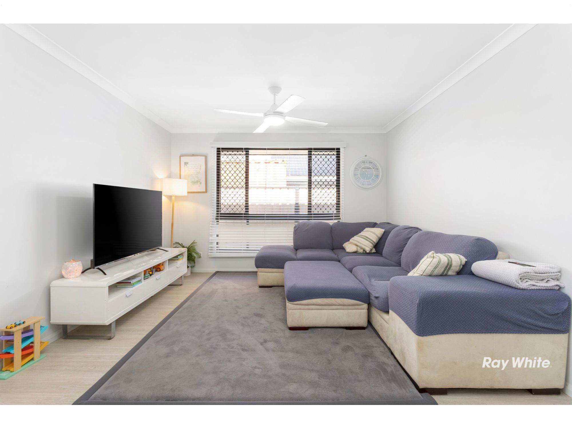 1/85 Monaco Drive — photo 4 of 17