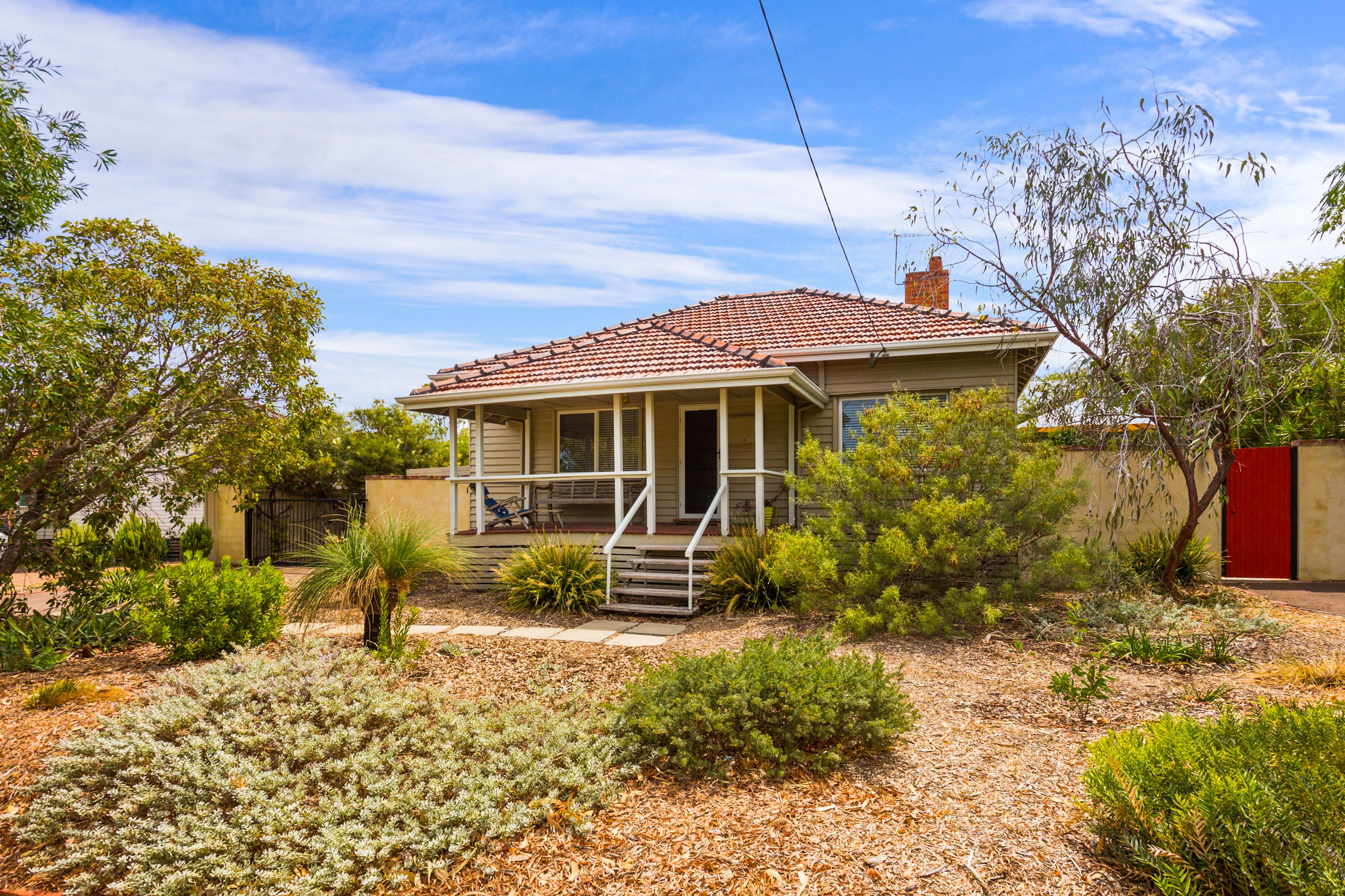 128 Samson Street, White Gum Valley, WA 6162