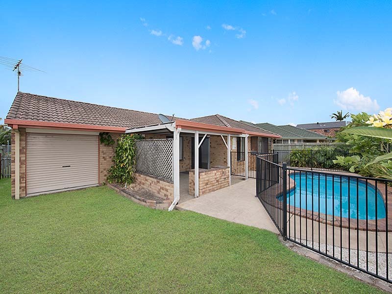 17 Currong Street, Minyama, QLD 4575
