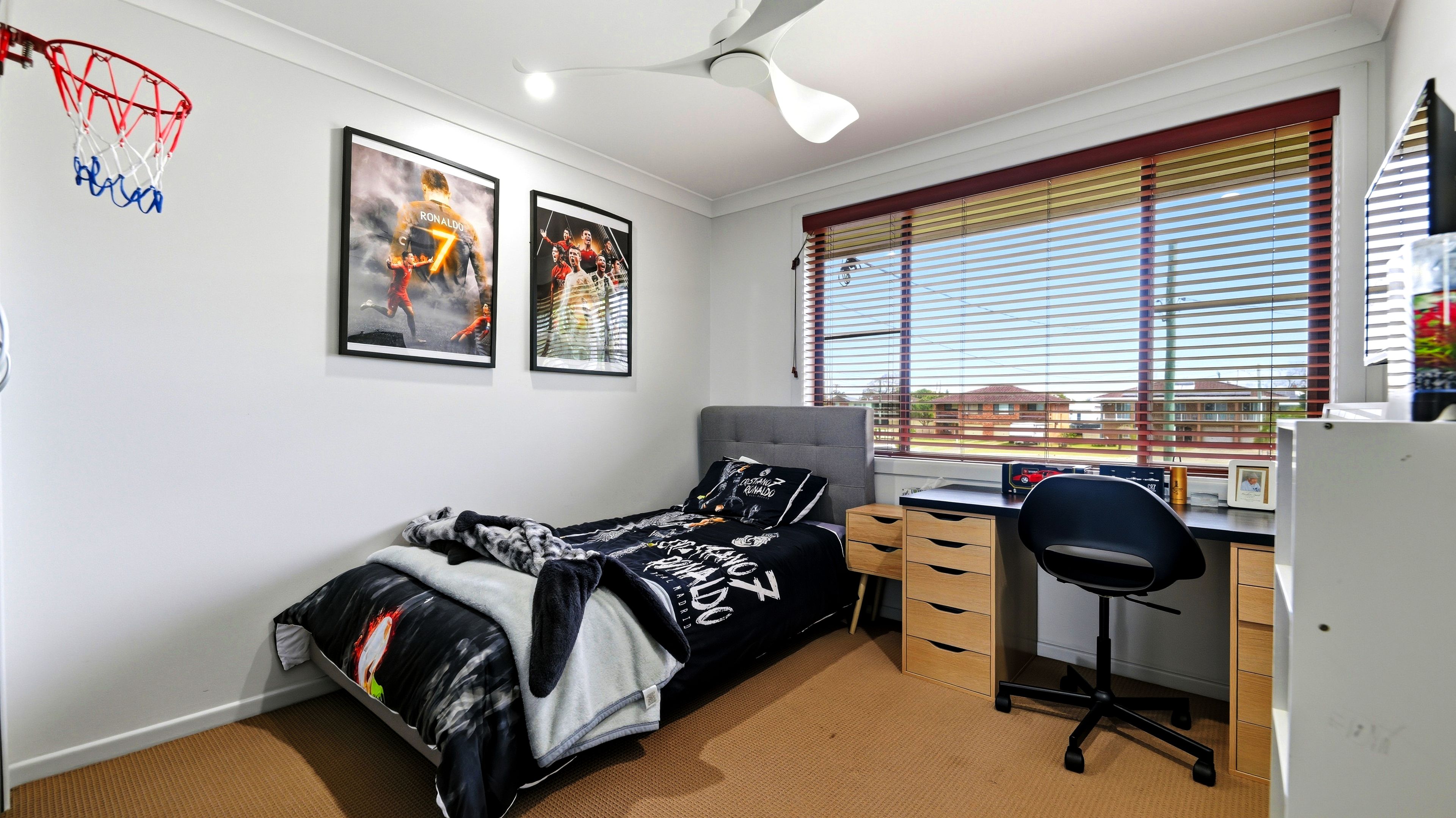 14 Gosford Close — photo 13 of 27