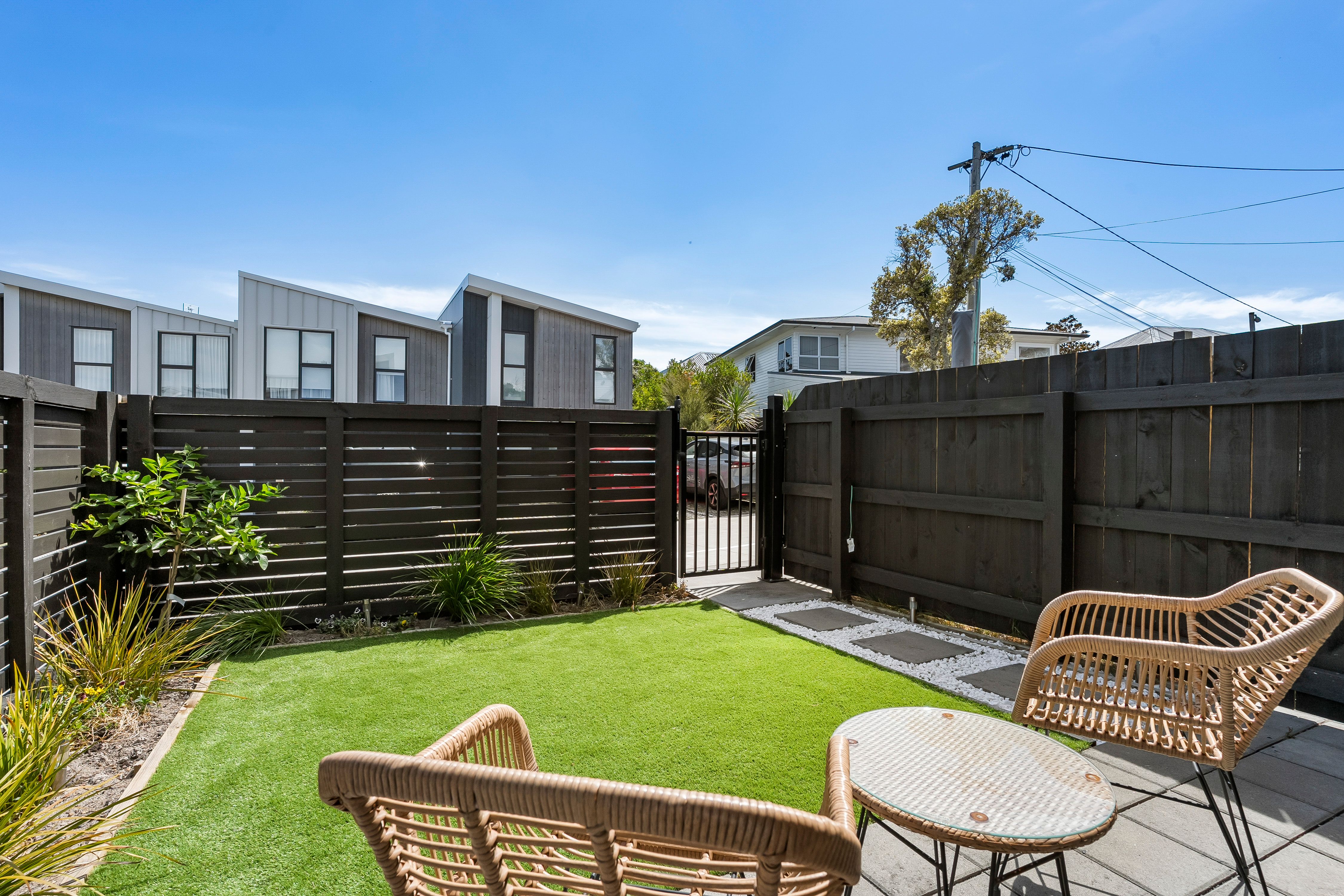 14/82 East Coast Road, Milford, North Shore City