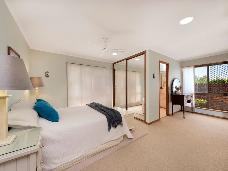 82 Donnington Street, Carindale, QLD 4152