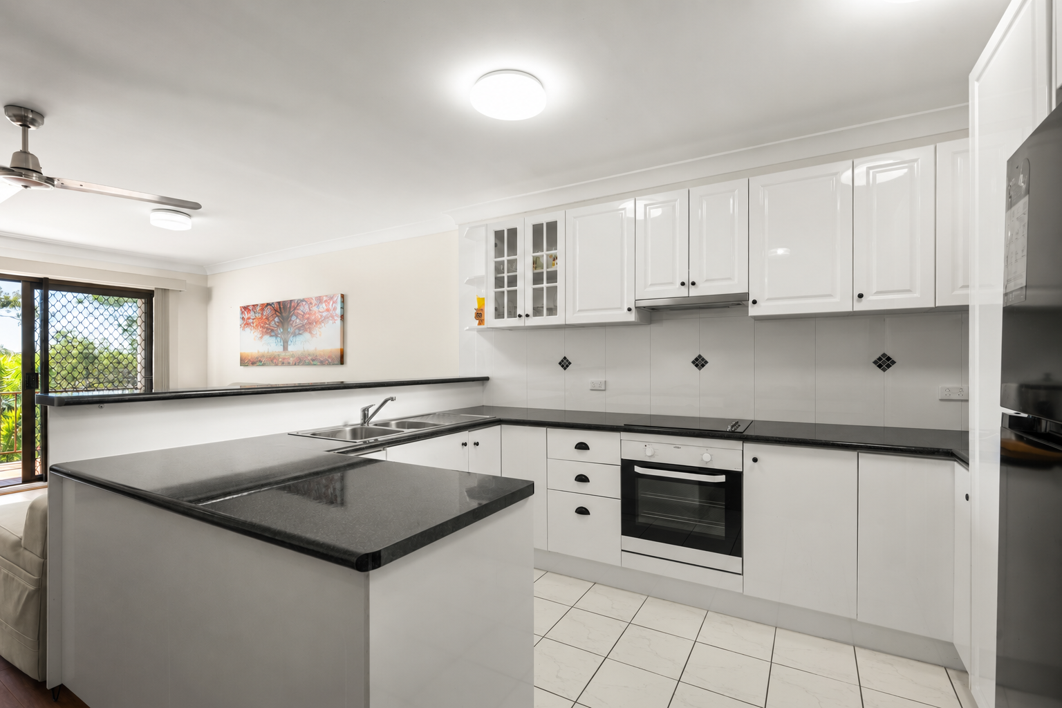 16/45 Bradman Avenue — photo 3 of 14