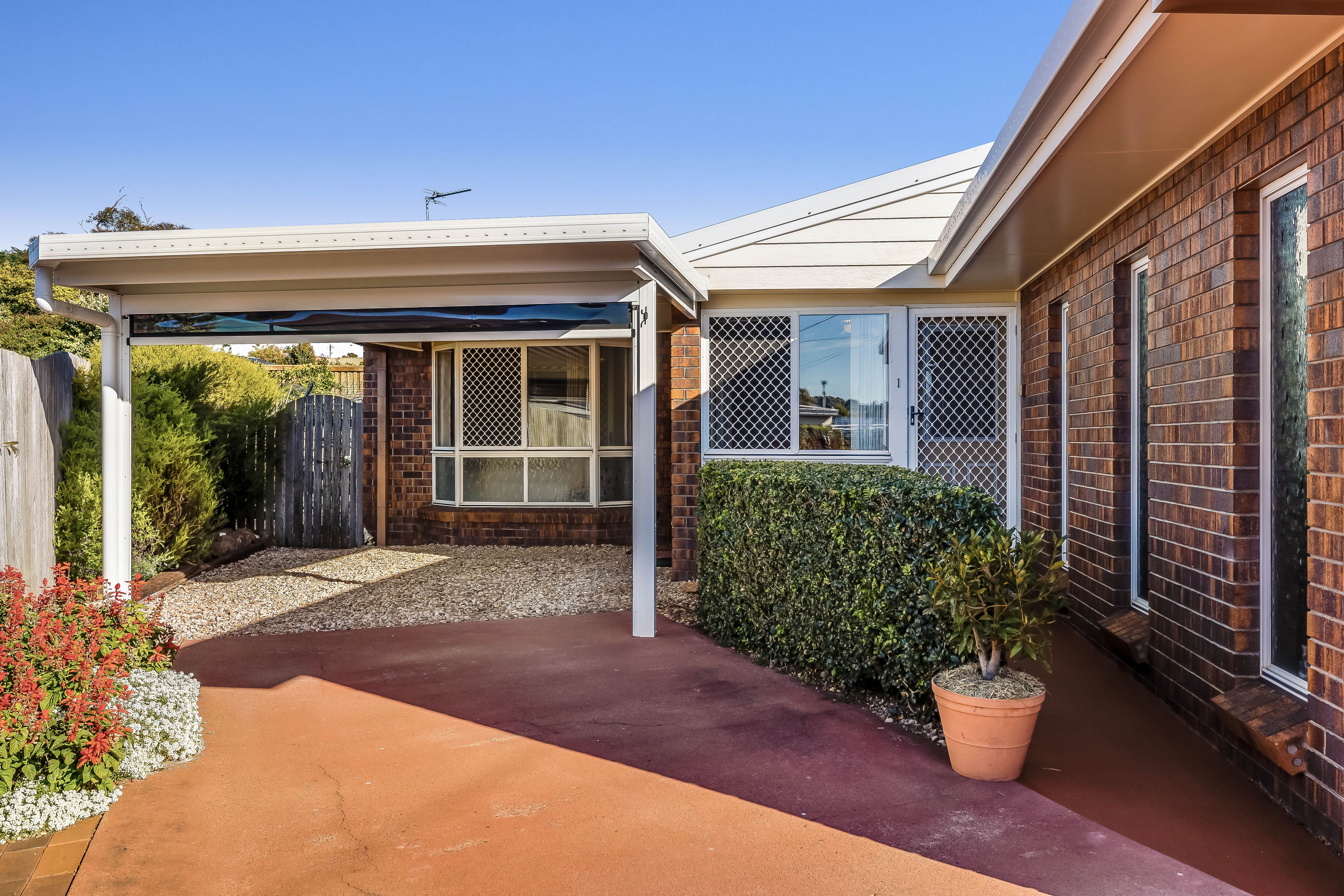 Unit 1/12 Heinemann Court, Kearneys Spring, QLD 4350
