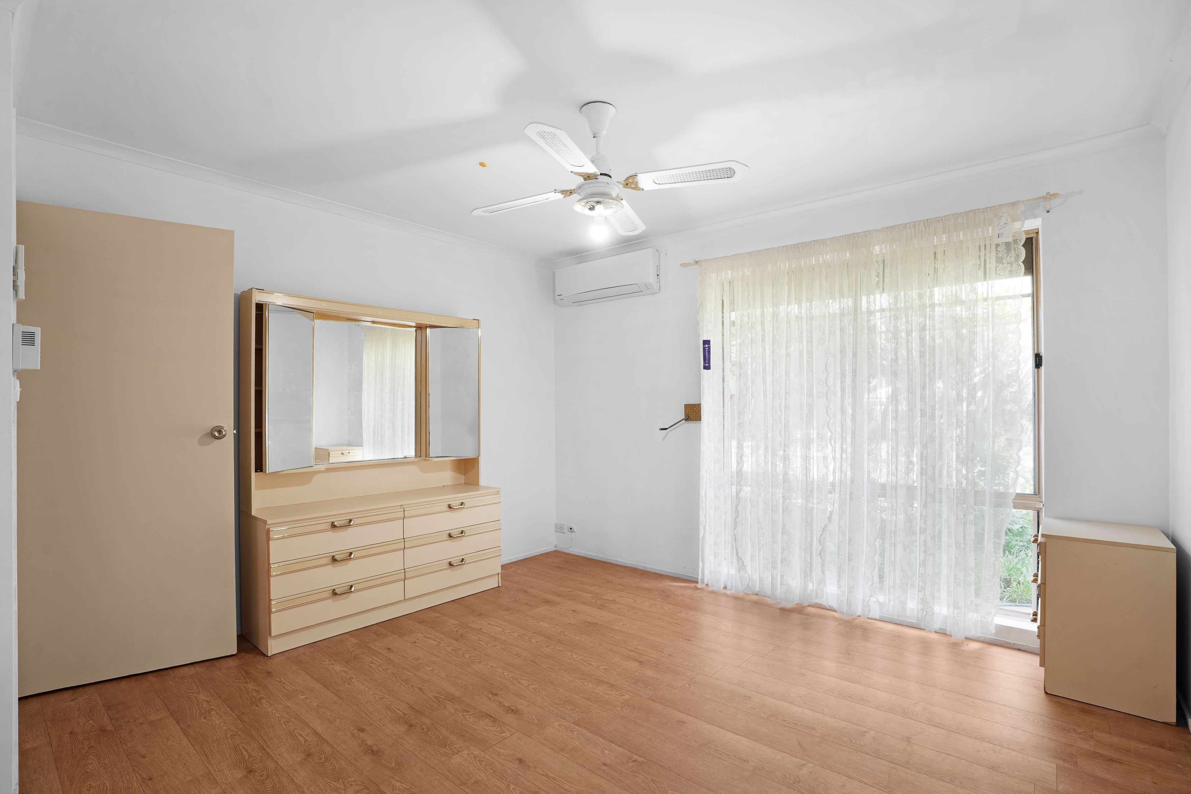 303 Kings Road — photo 8 of 12