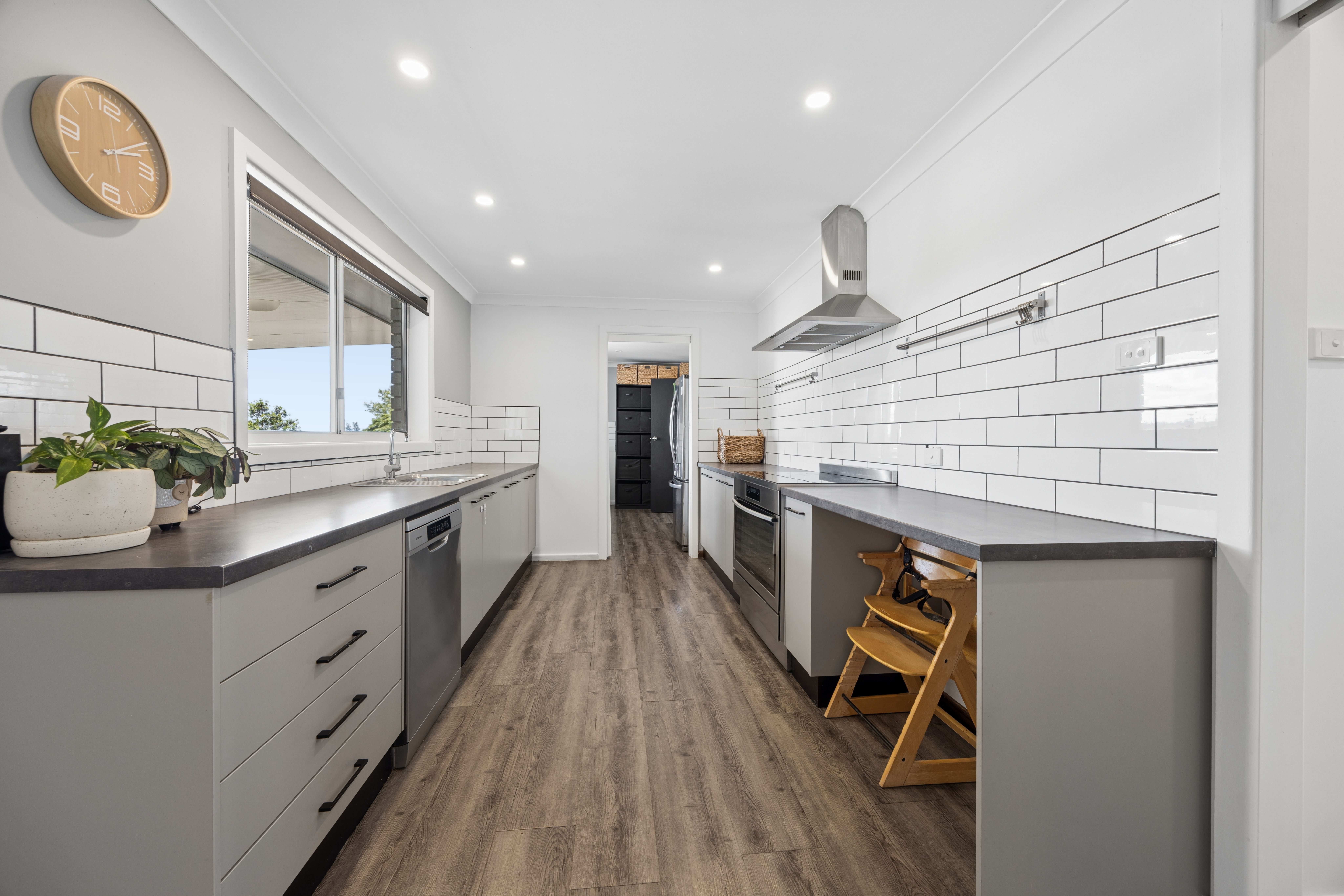 102 Willawong Street — photo 3 of 29