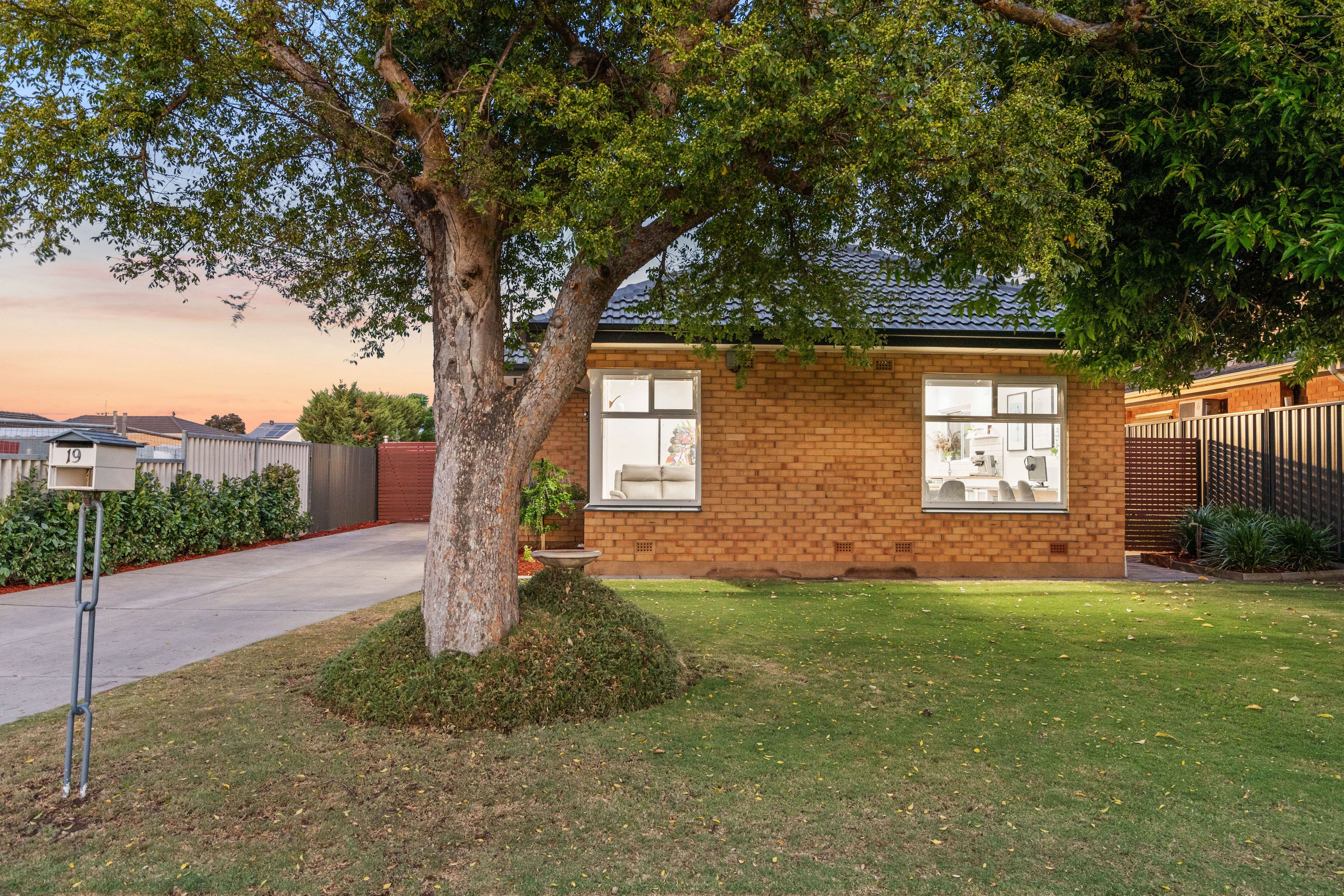 19 Kingborn Avenue, Seaton, SA 5023