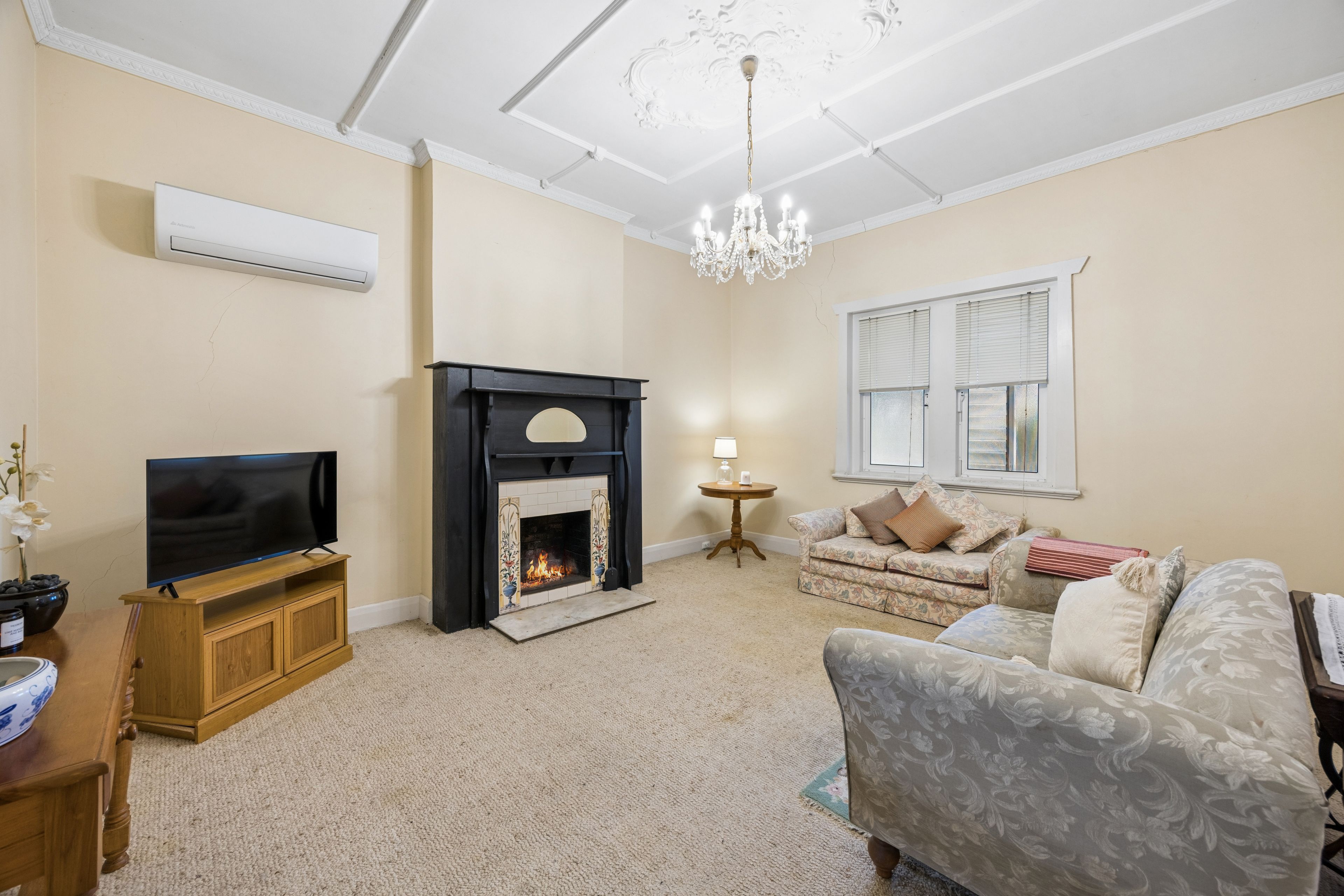 19 Leslie Street West — photo 7 of 12