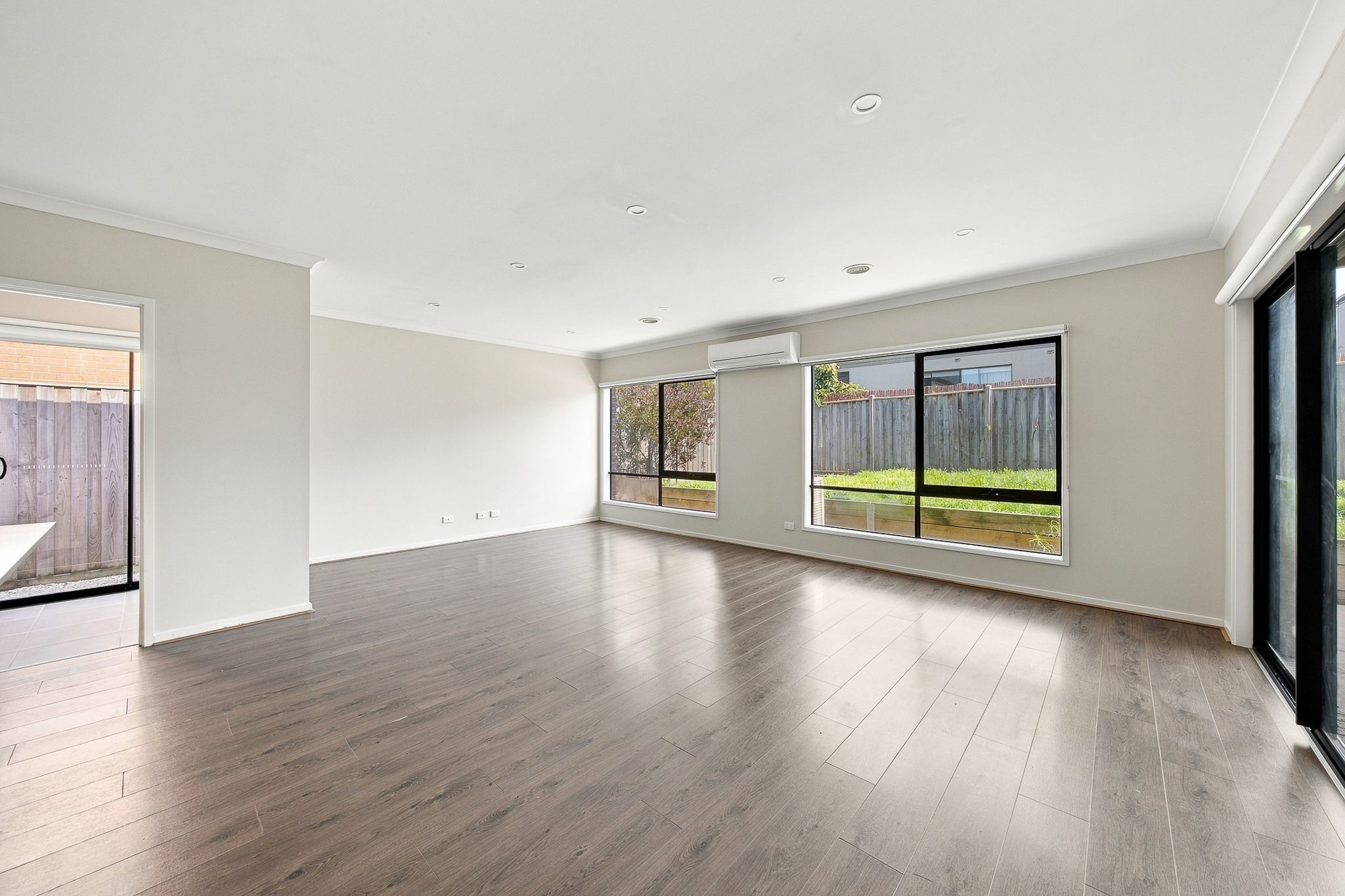 45 Littleshore Crescent — photo 10 of 19