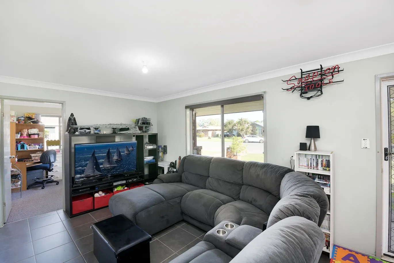 8 Suncrest Court — photo 4 of 11