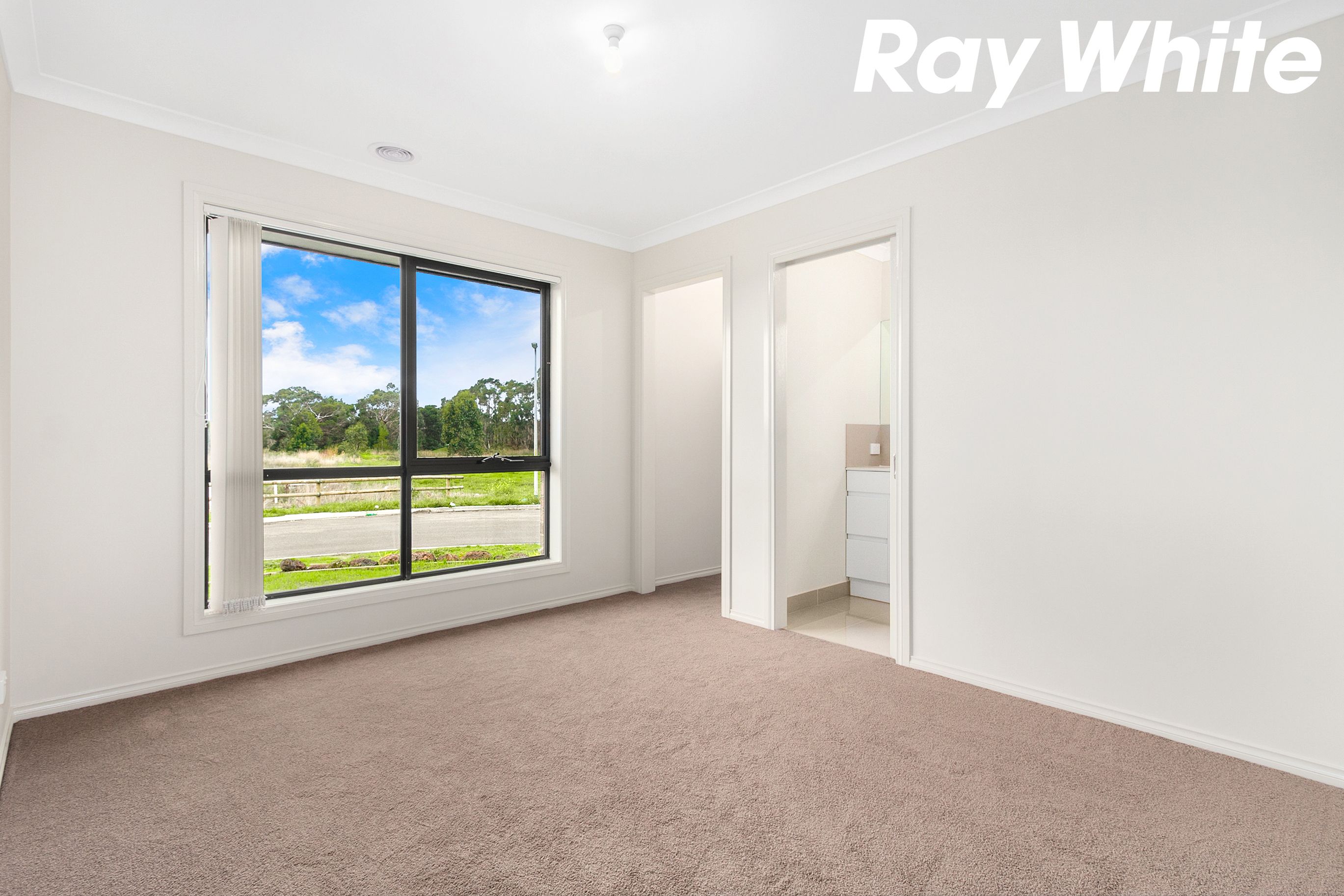 33 Pinnacle Drive, Pakenham, VIC 3810