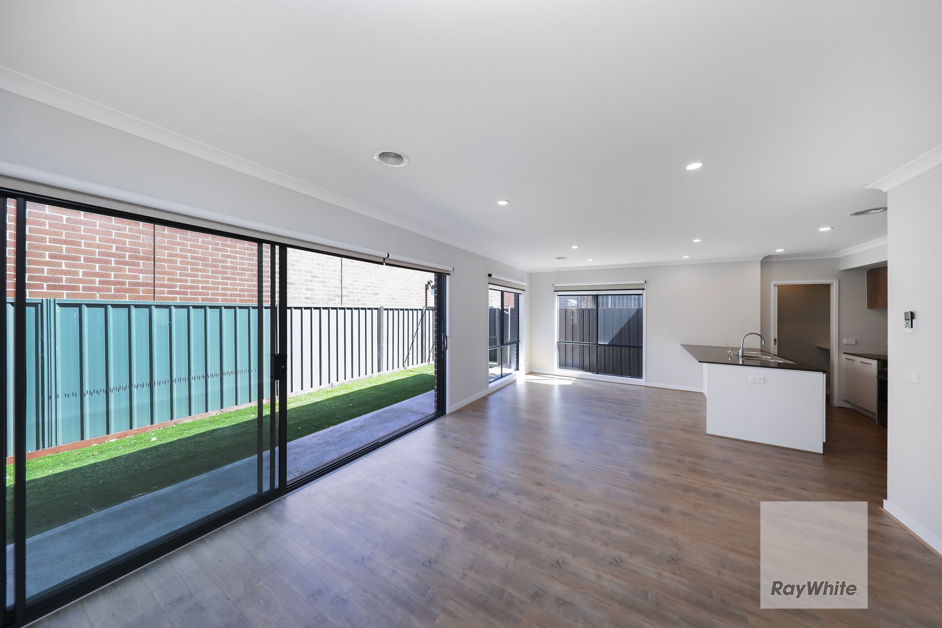 28 Bowenia Avenue — photo 3 of 12
