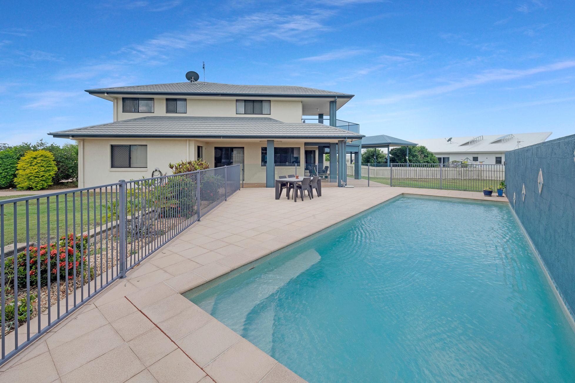 8 Janet Court, Coral Cove, QLD 4670