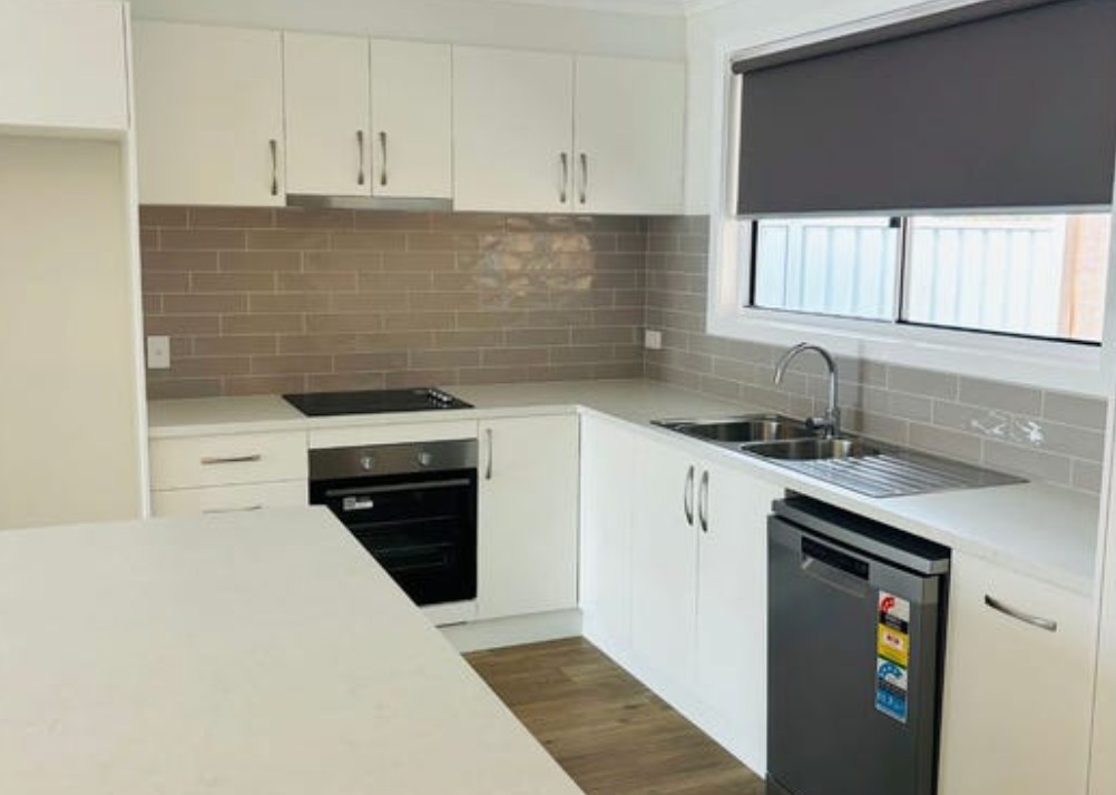 24 Lewis Street, Euroa, VIC 3666