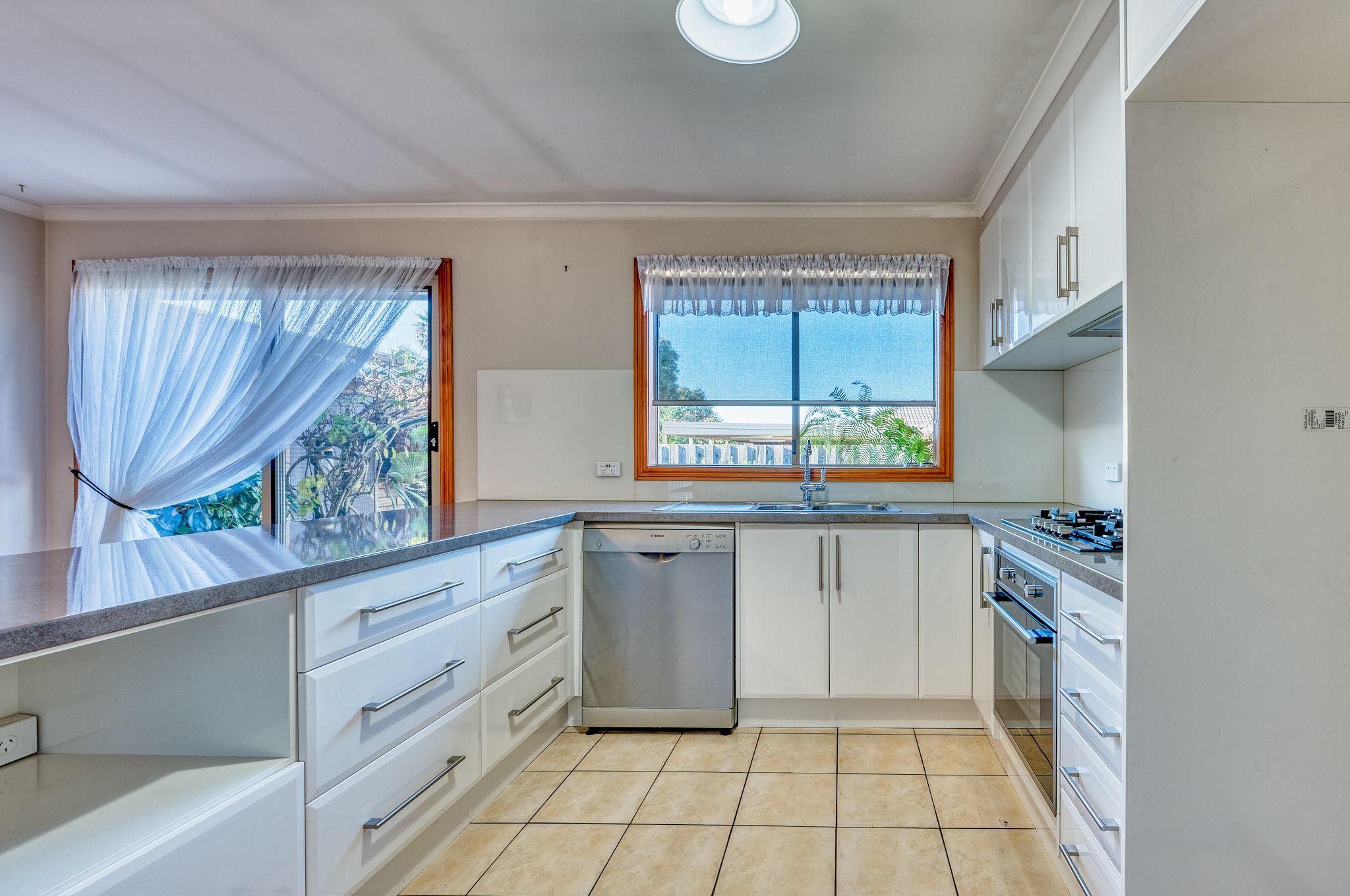 2/7 Bamboo Court, Cranbourne North, VIC 3977